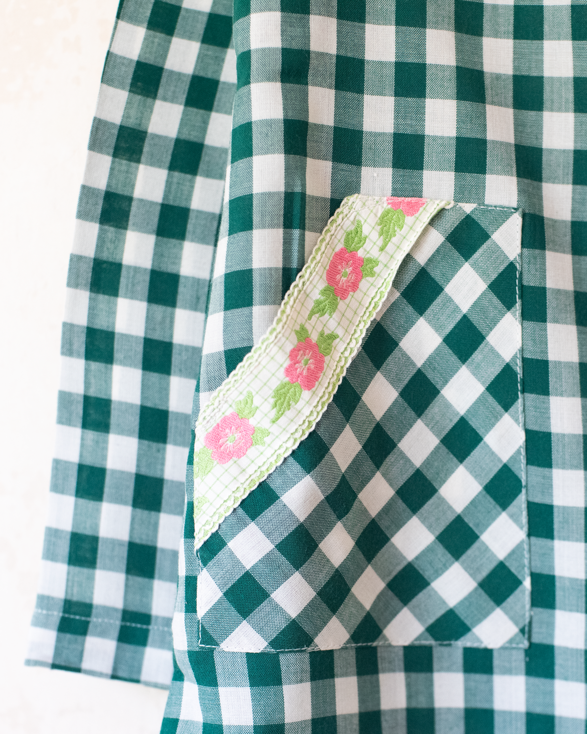 Green and white checkered shirt with flowers | 7-8 years
