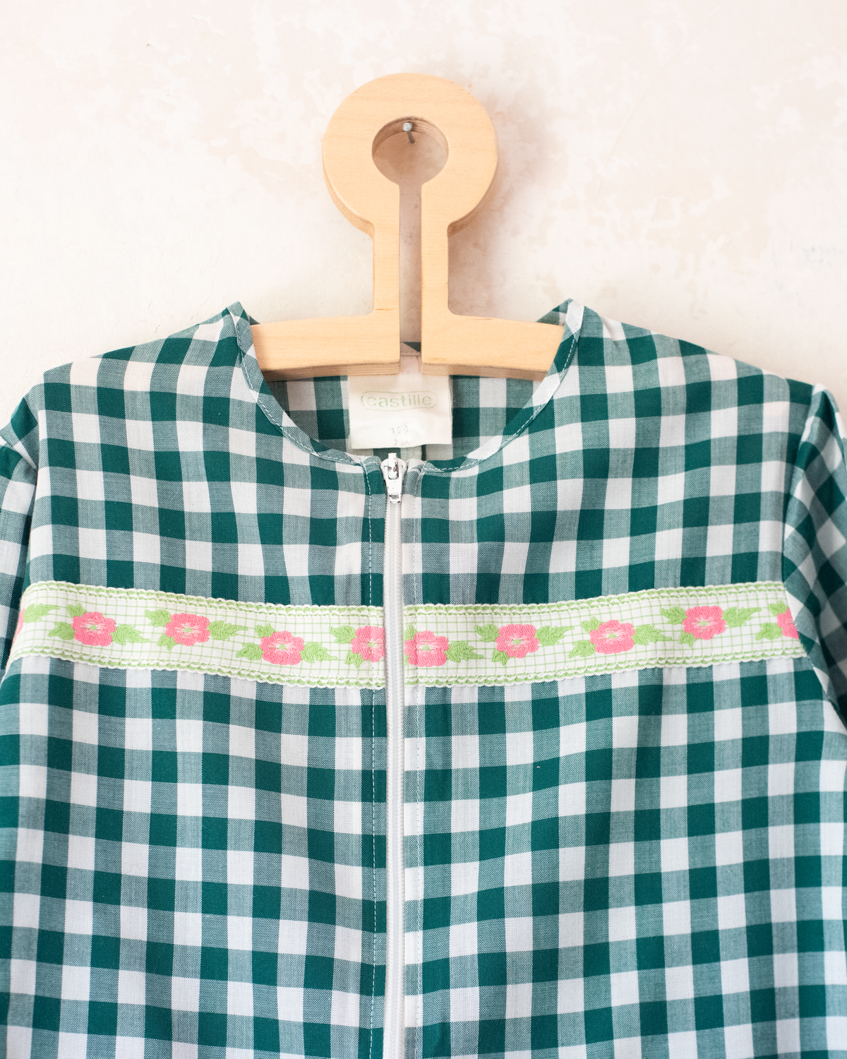 Green and white checkered shirt with flowers | 7-8 years