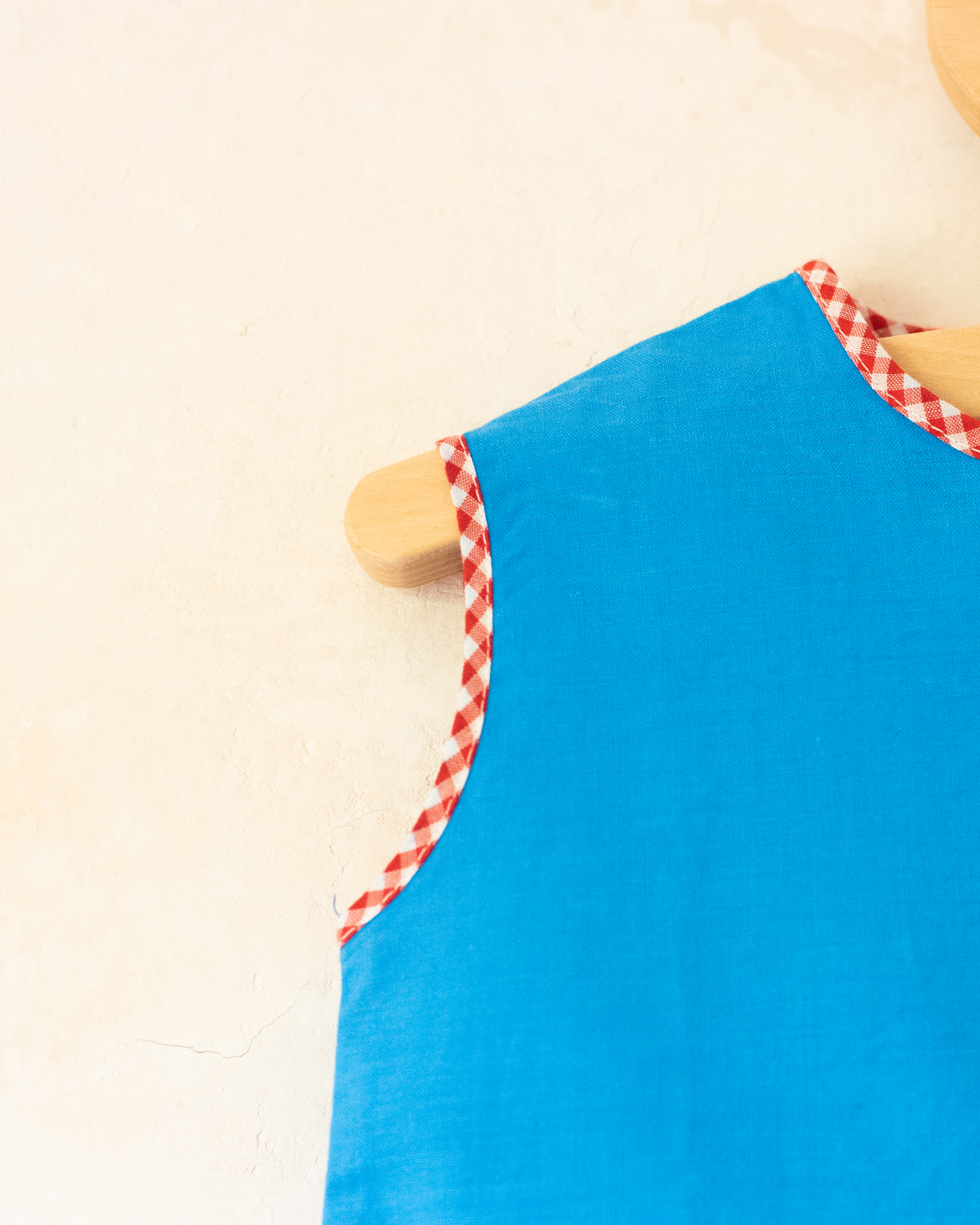 Blue tank top with pocket and flower | Italian dead stock | 9-12 months