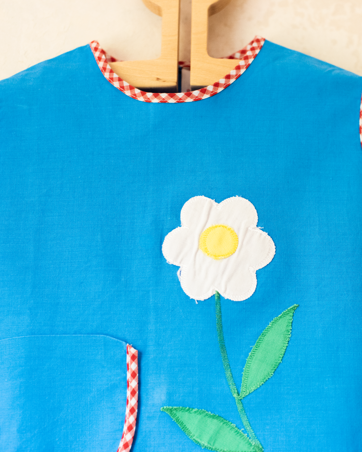 Blue tank top with pocket and flower | Italian dead stock | 9-12 months