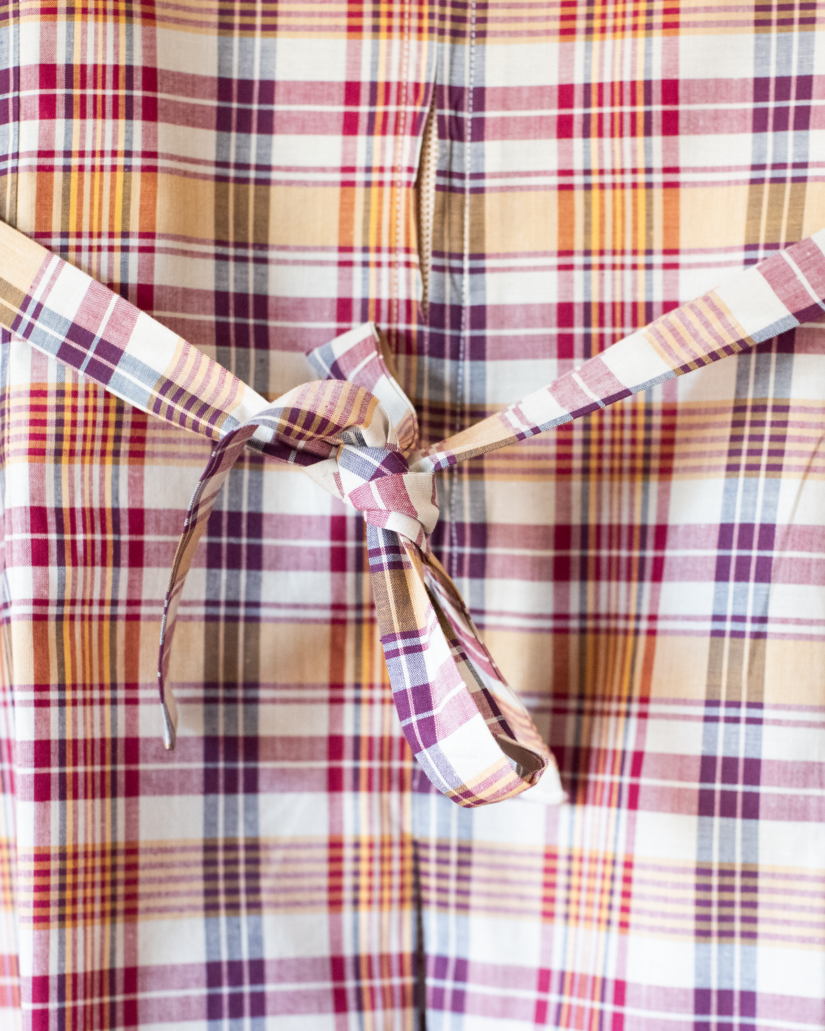 Plaid dress in shades of beige and burgundy | French dead stock | 7-8 years