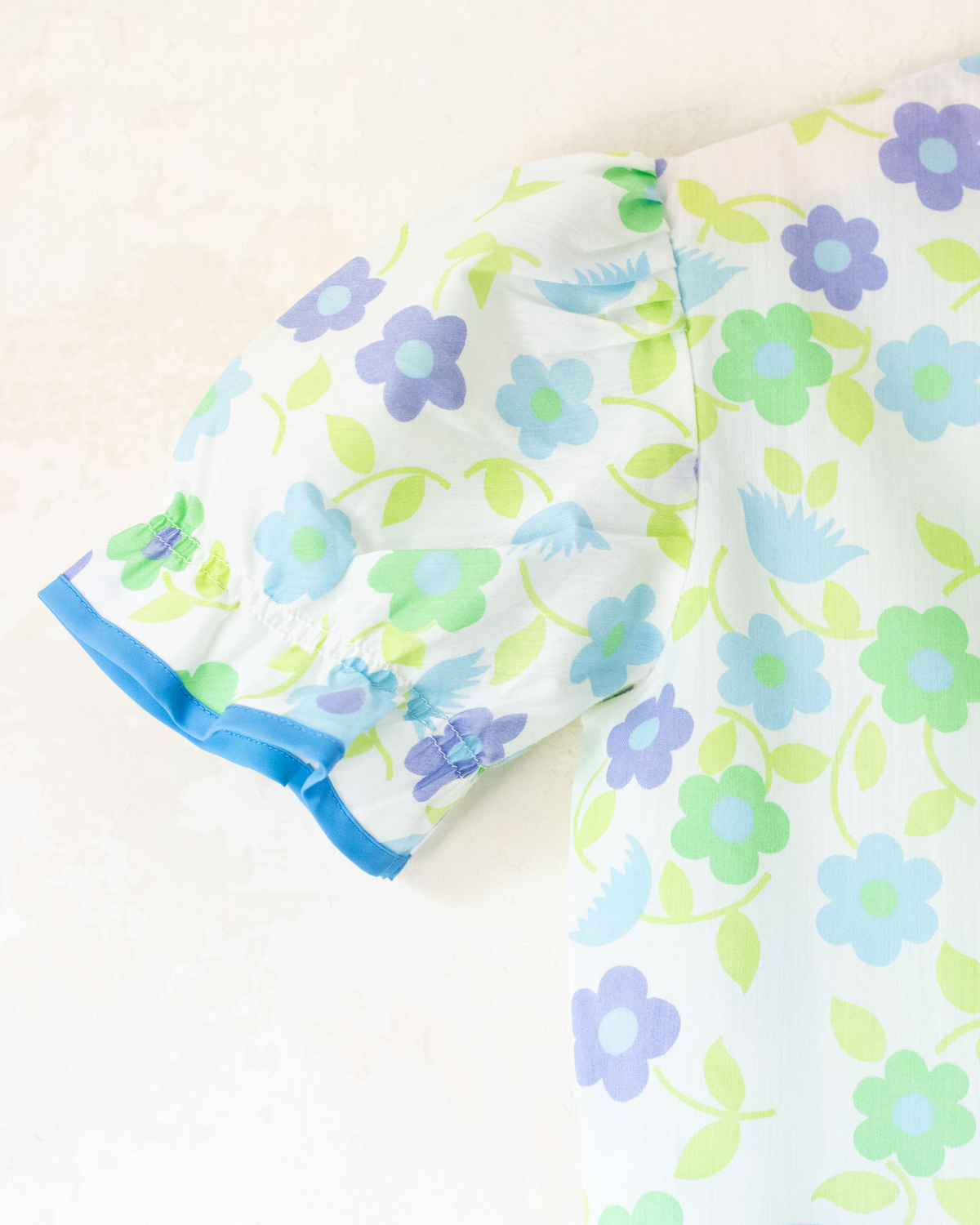 White dress with light blue and green flowers | 5-6 years