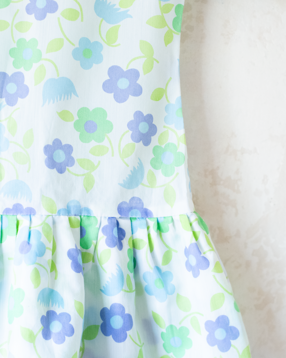 White dress with light blue and green flowers | 5-6 years