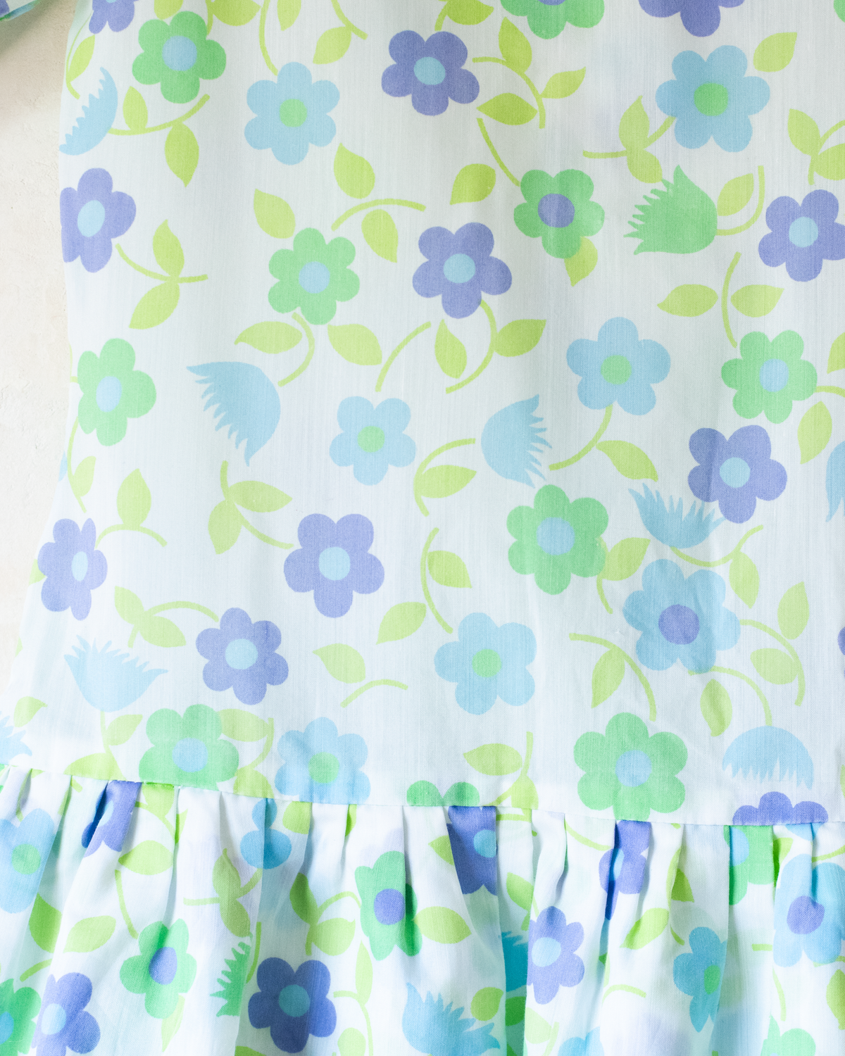 White dress with light blue and green flowers | 5-6 years