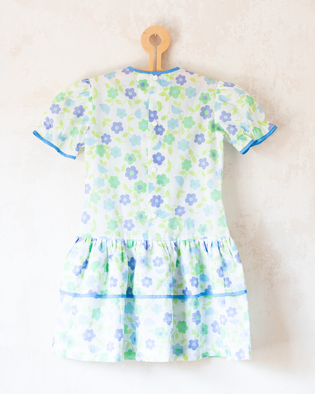 White dress with light blue and green flowers | 5-6 years