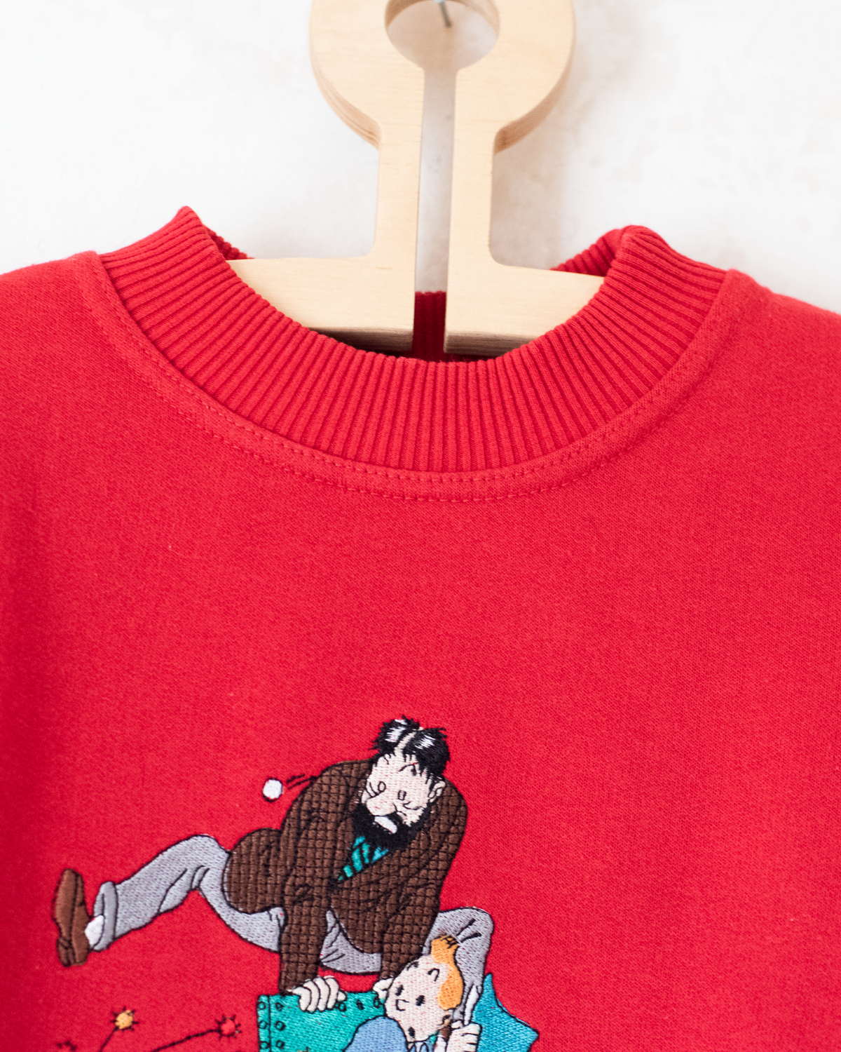Red sweatshirt with Tintin embroidery | 5-6 years