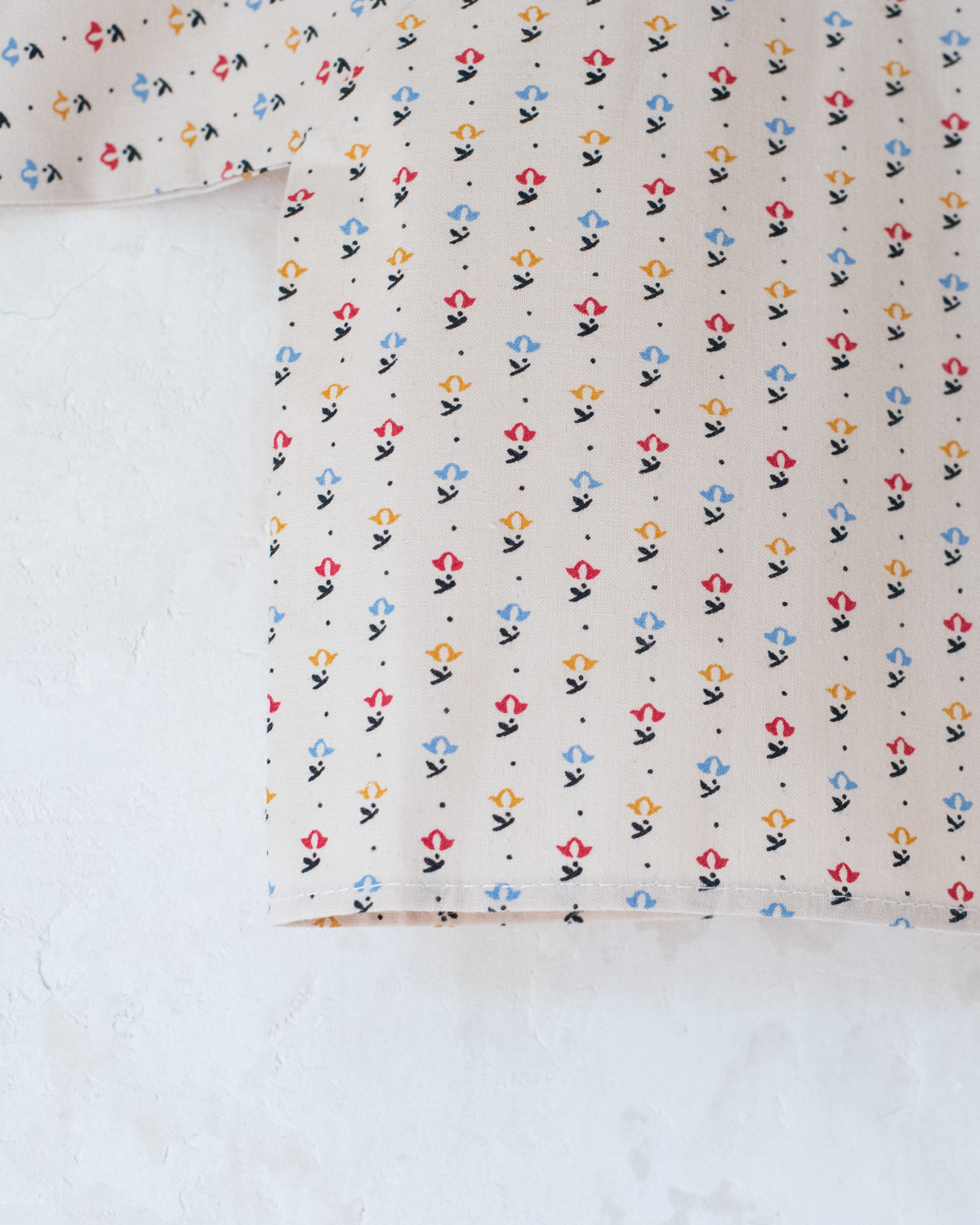 Cream-colored thin shirt with flowers | 3-6 months