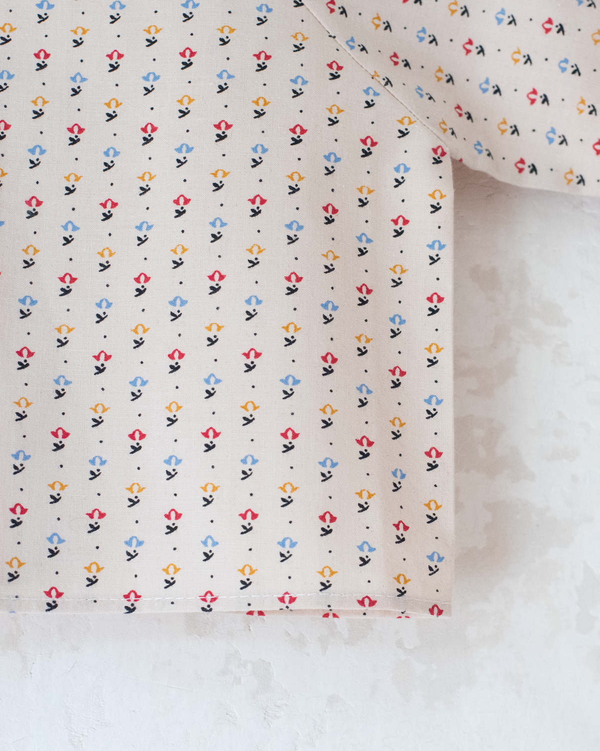 Cream-colored thin shirt with flowers | 3-6 months