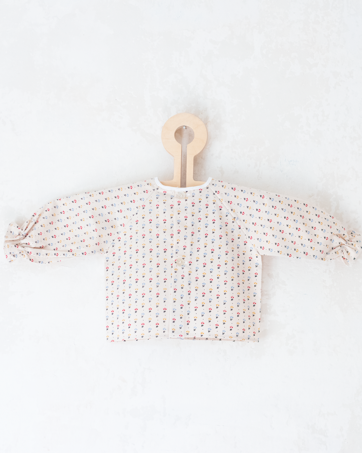 Cream-colored thin shirt with flowers | 3-6 months