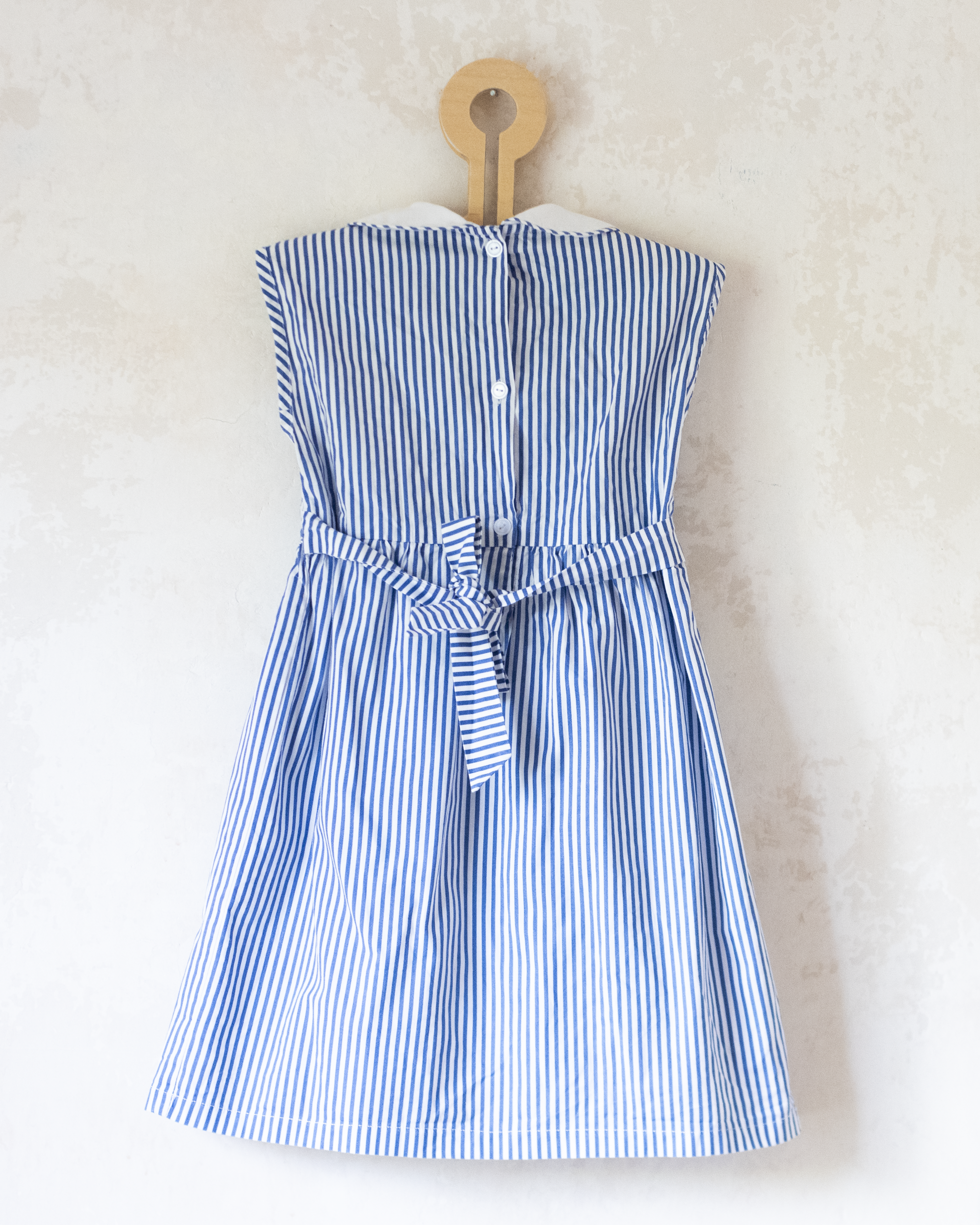 שמלת פסים עם סירות מפרש רקומות | 3-4 שנים