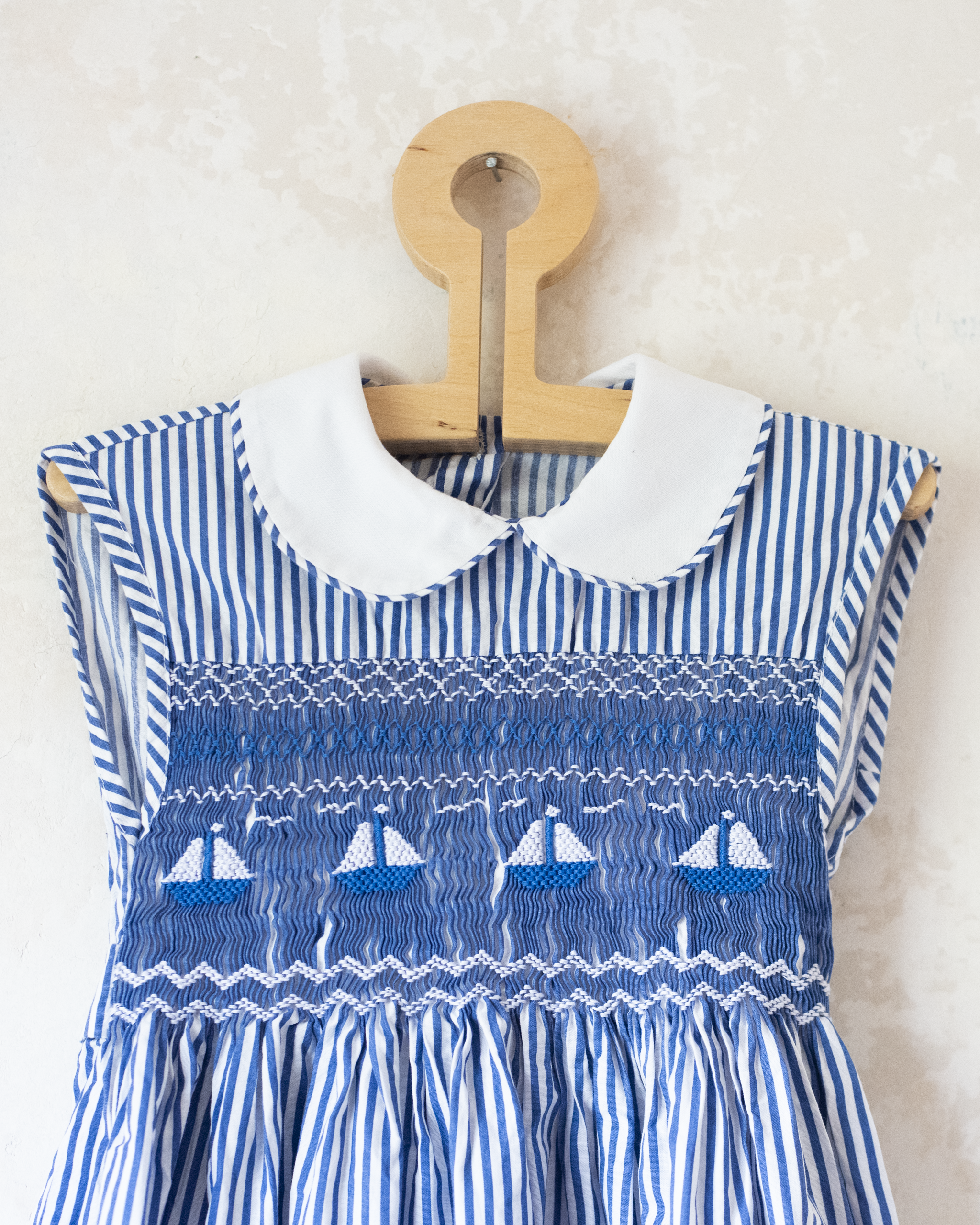 שמלת פסים עם סירות מפרש רקומות | 3-4 שנים