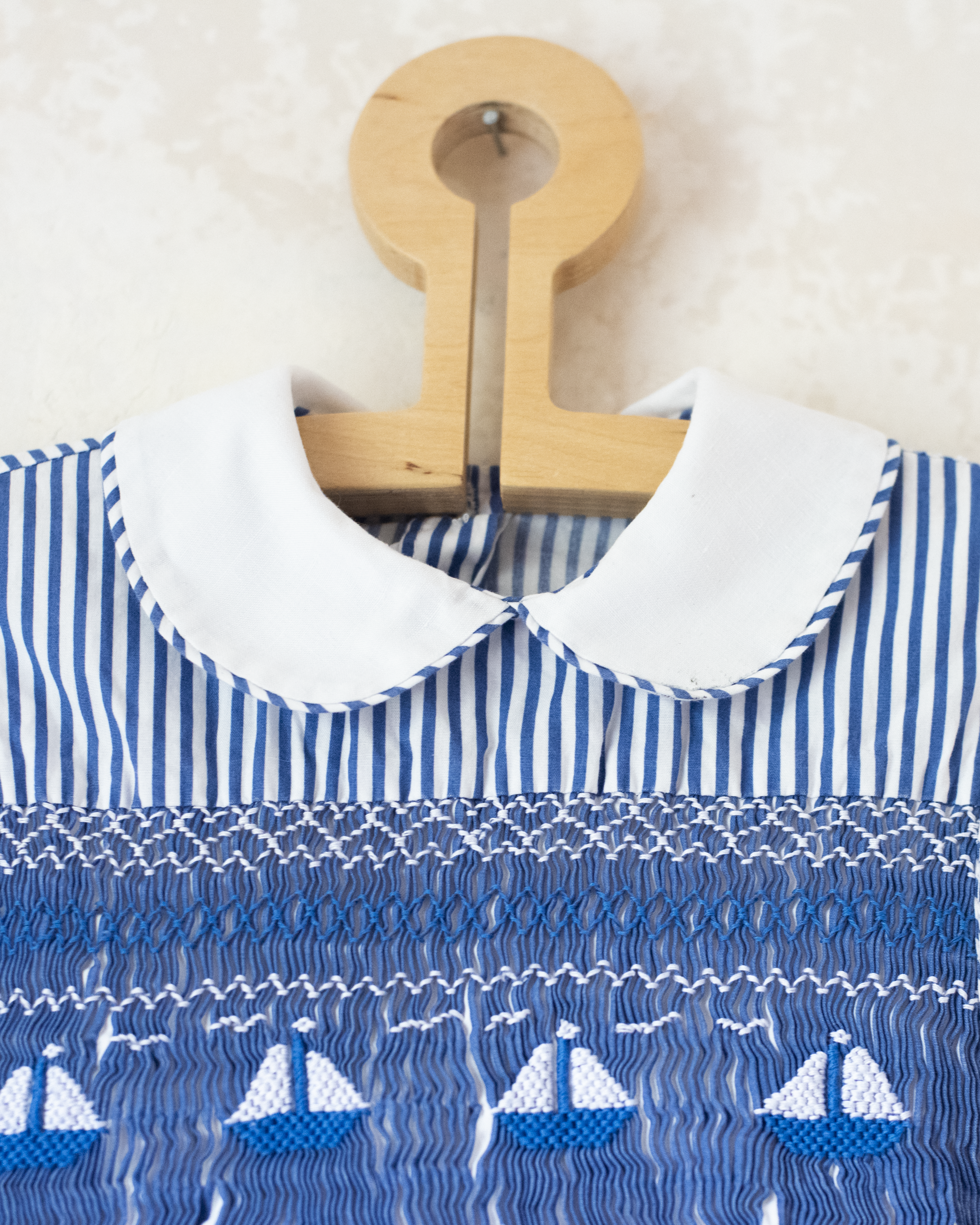 שמלת פסים עם סירות מפרש רקומות | 3-4 שנים