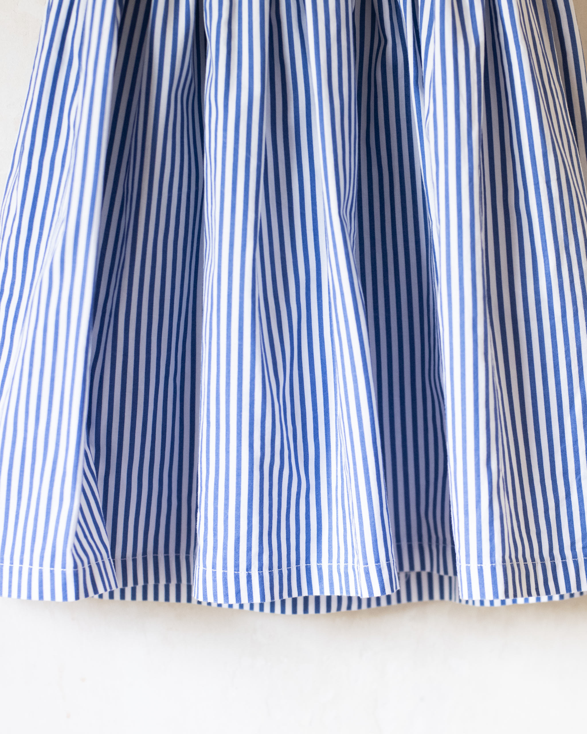 שמלת פסים עם סירות מפרש רקומות | 3-4 שנים