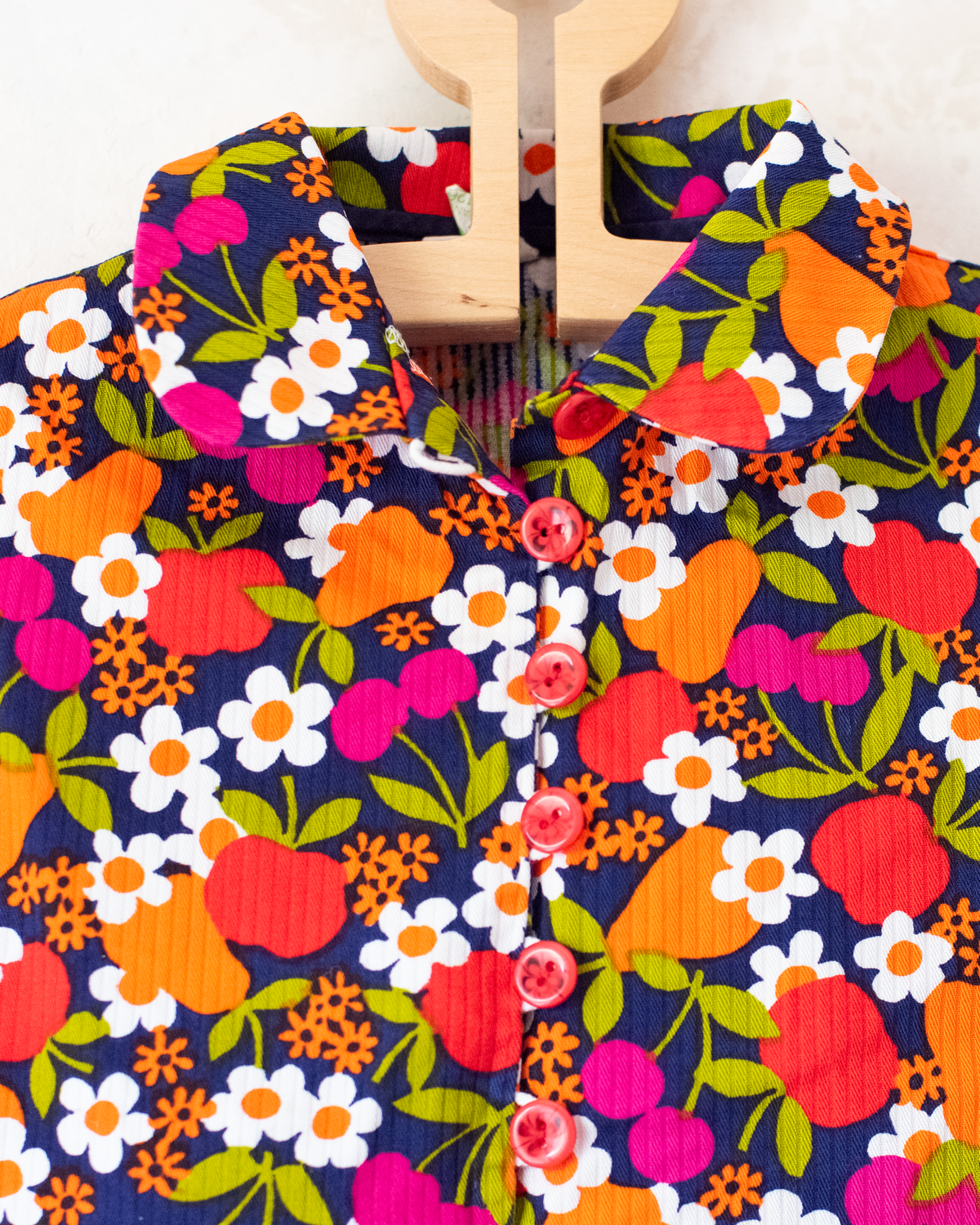 Seventies floral dress with apples and pears | 3-4 years