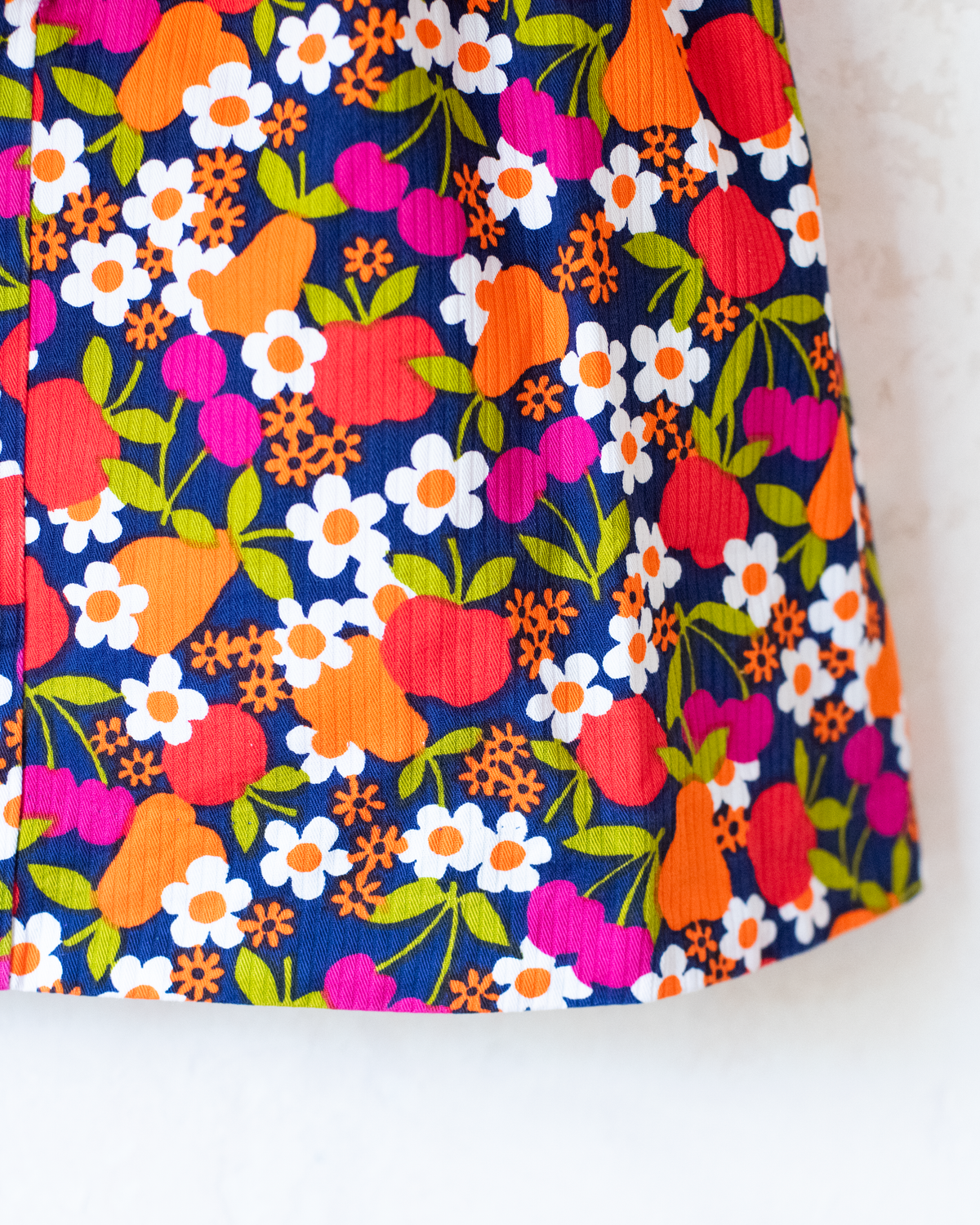 Seventies floral dress with apples and pears | 3-4 years