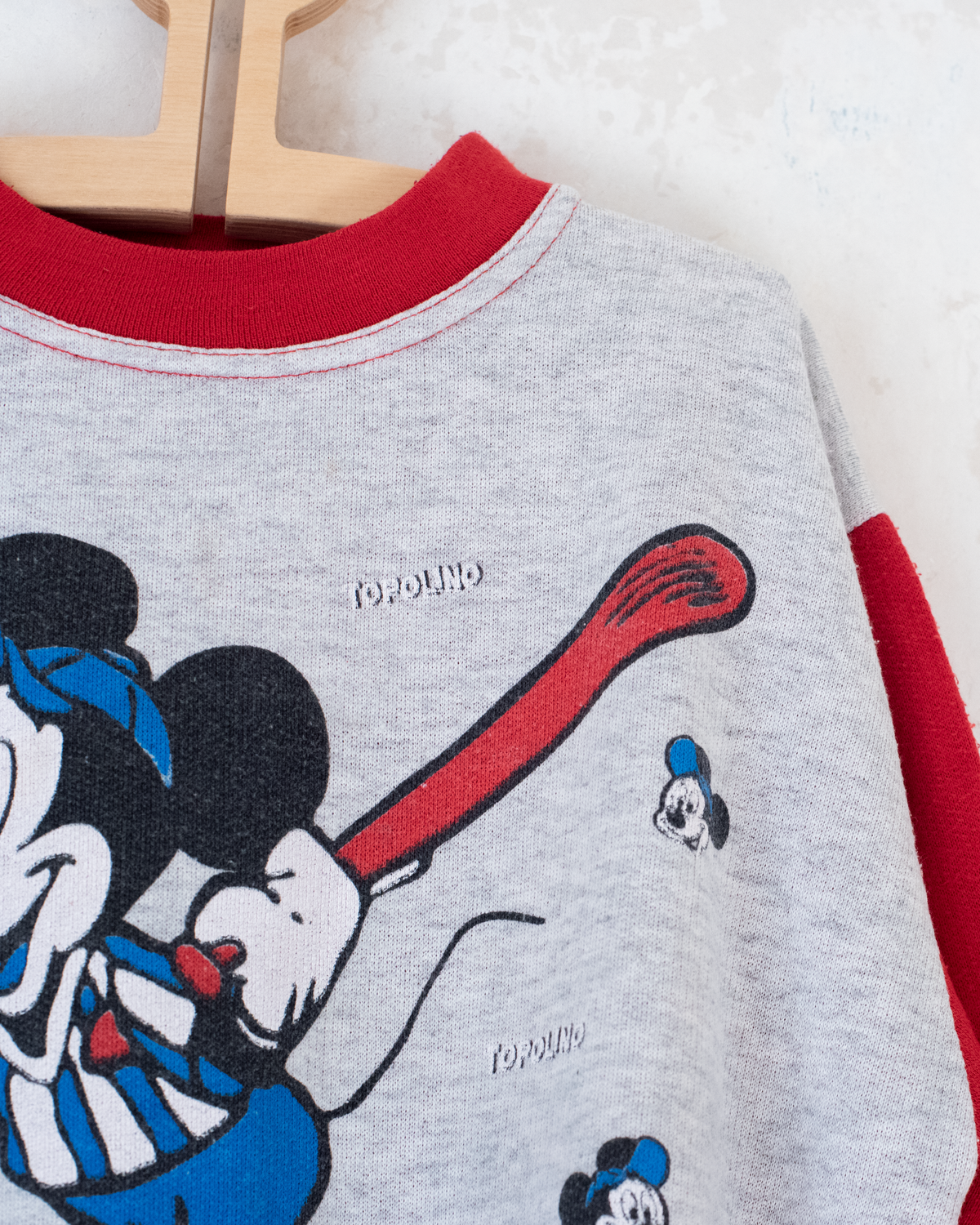 Colorful 80s sweatshirt with Mickey Mouse | 7-8 years