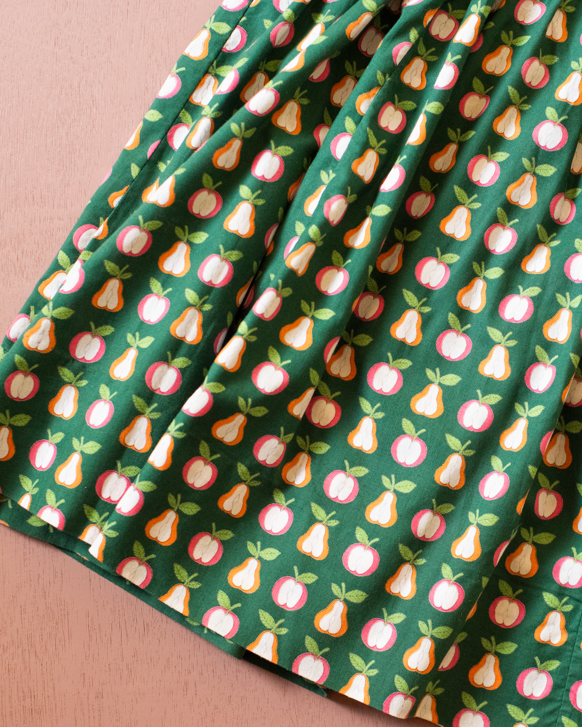 Green dress with apples and pears | 7-8 years
