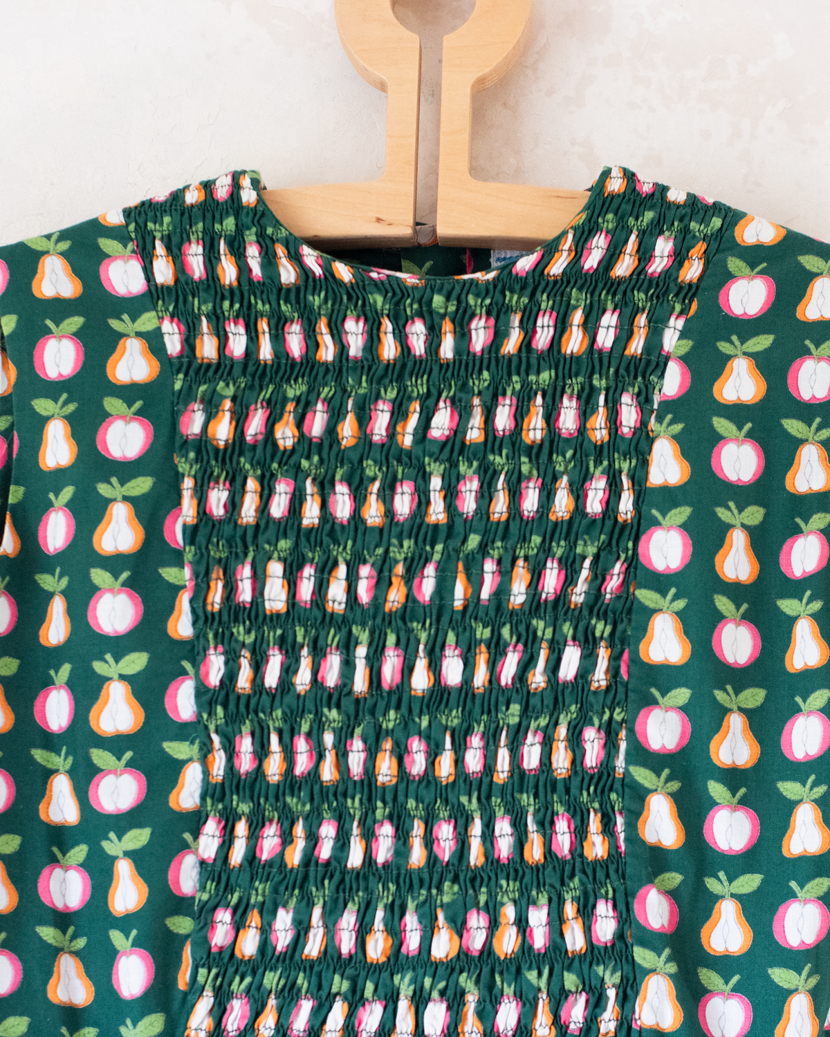 Green dress with apples and pears | 7-8 years