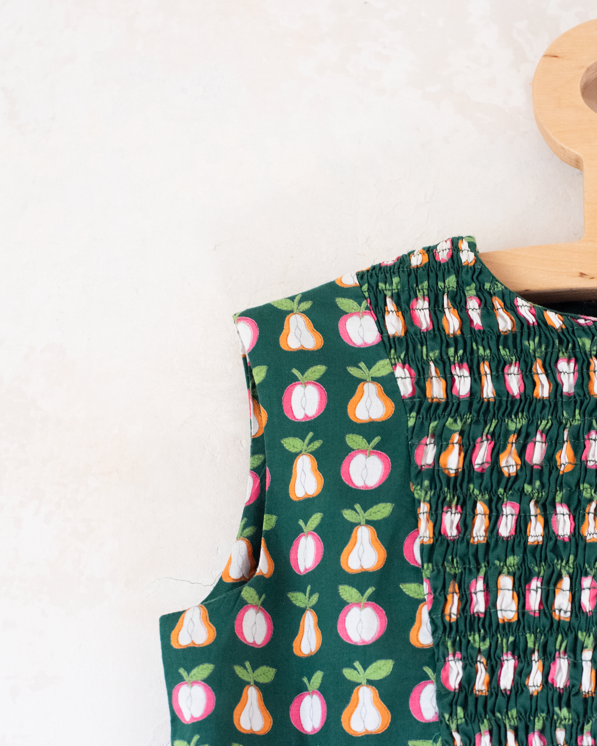 Green dress with apples and pears | 7-8 years