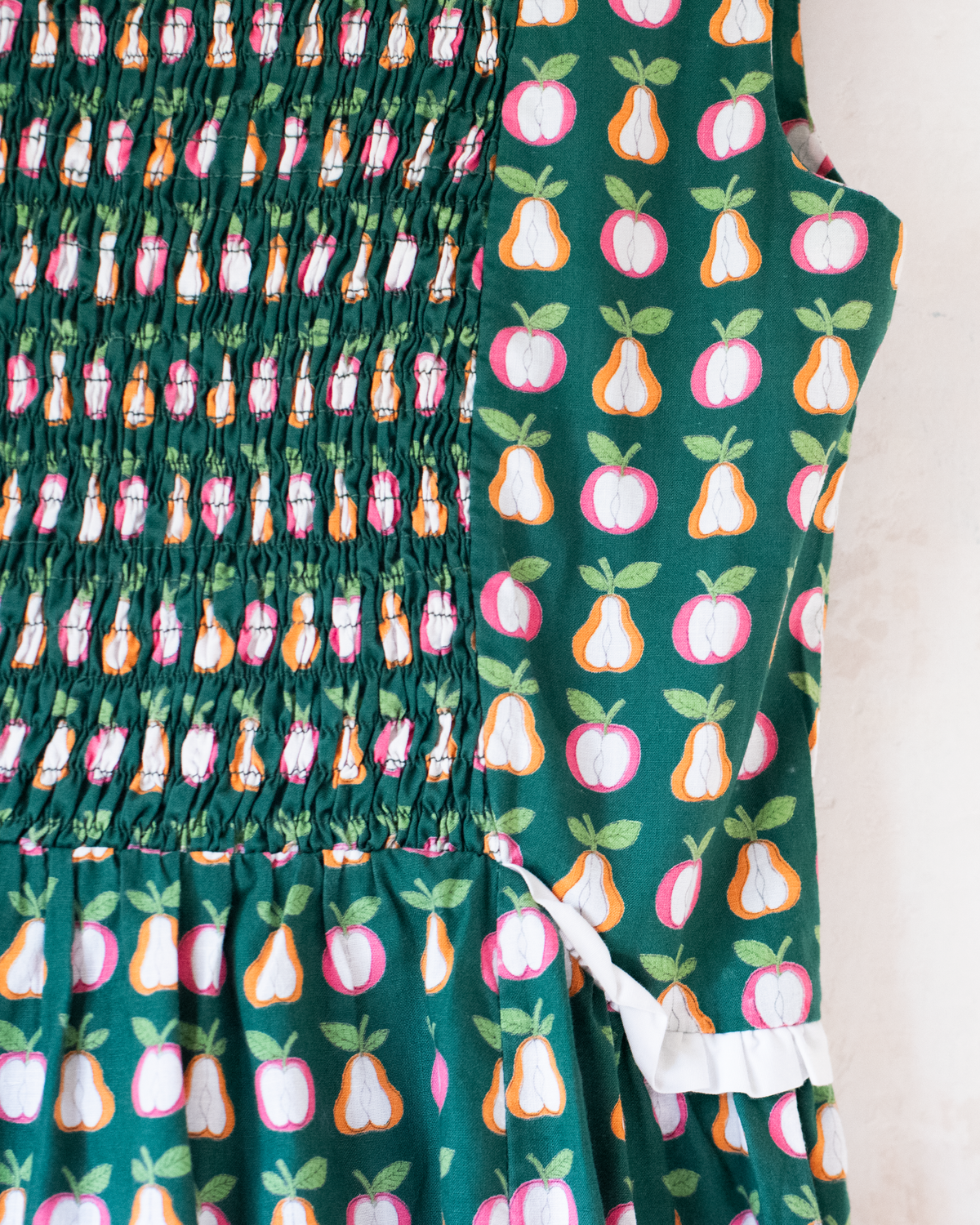 Green dress with apples and pears | 7-8 years