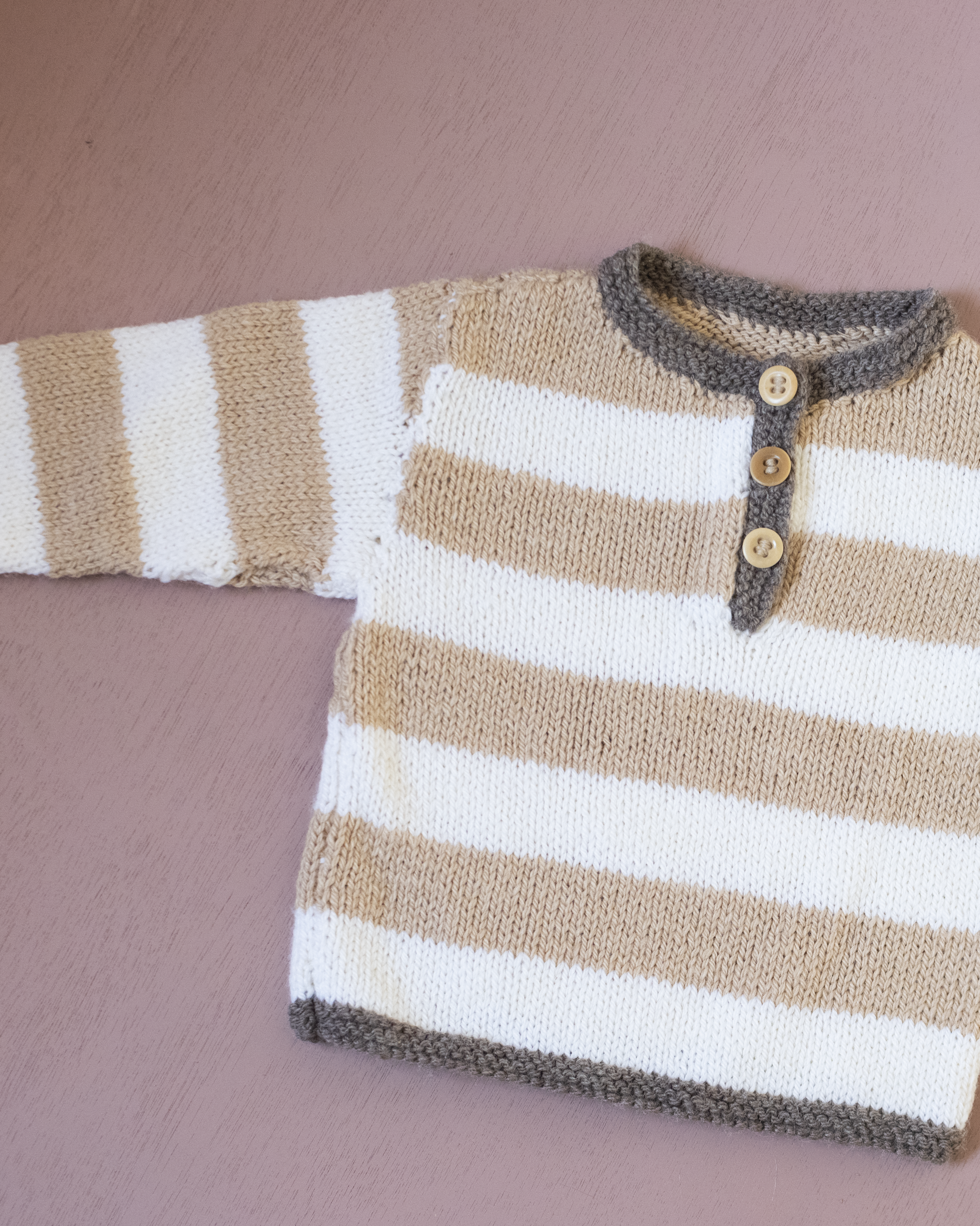 סוודר פסים בז׳ חום ולבן | 3-6 חודשים