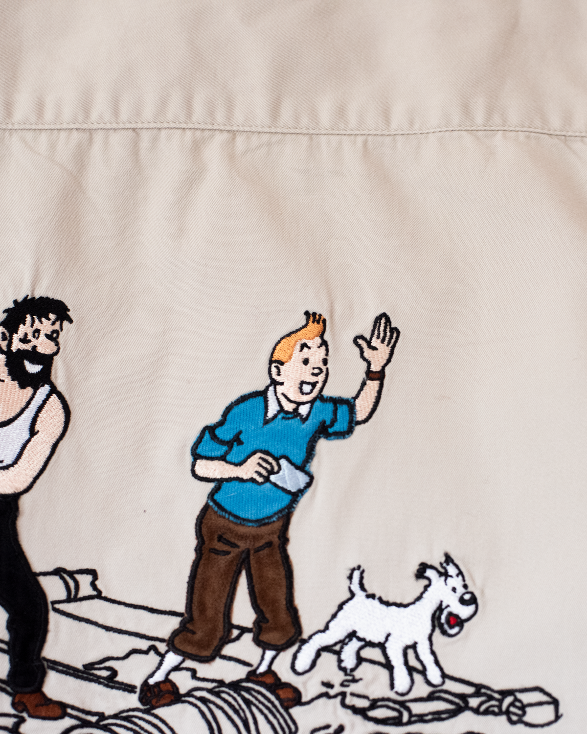 Long khaki shirt with Tintin on a raft embroidery | 6-7 years