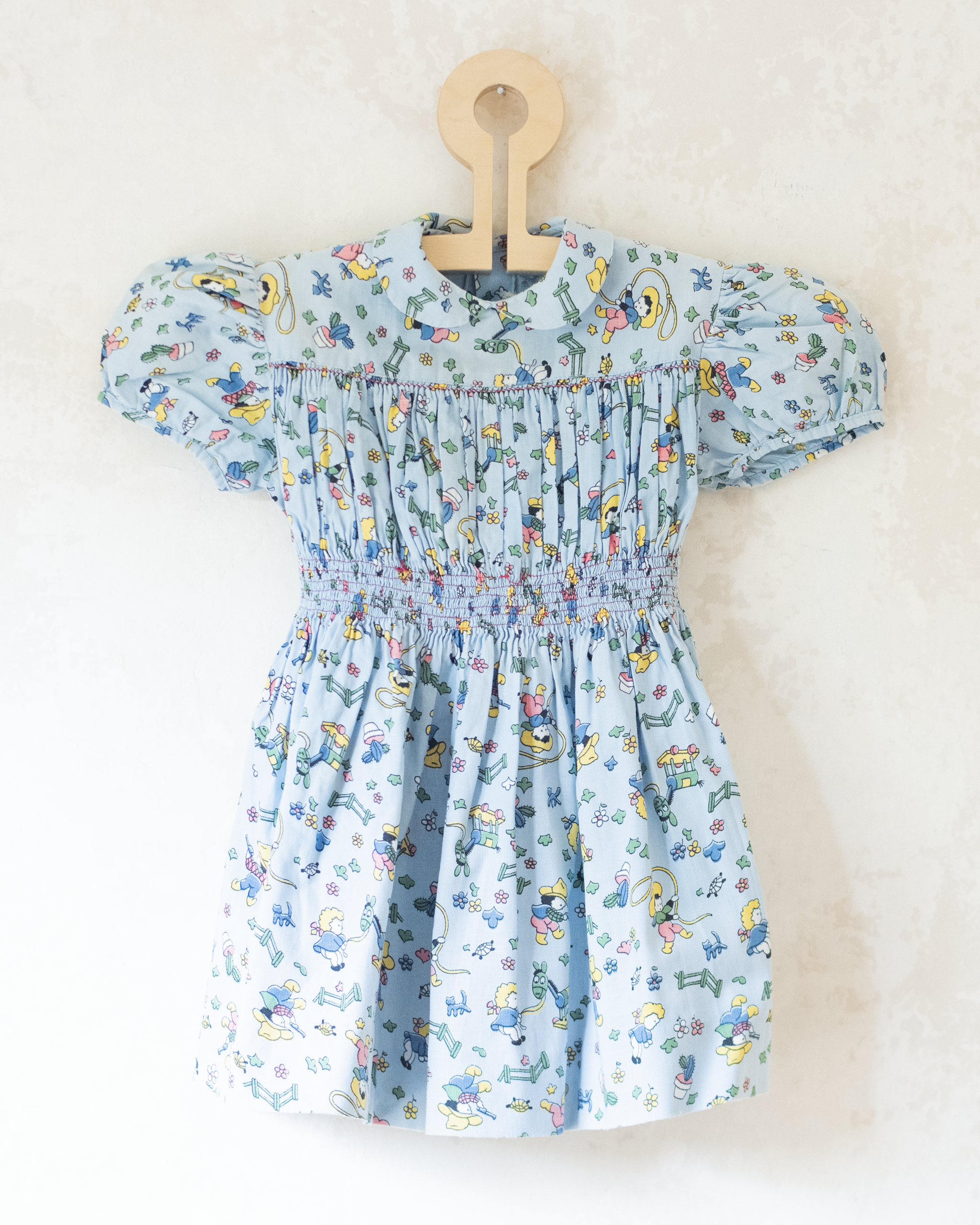 שמלה נוסטלגית עם הדפסי ילדים וצעצועים | 18-24 חודשים