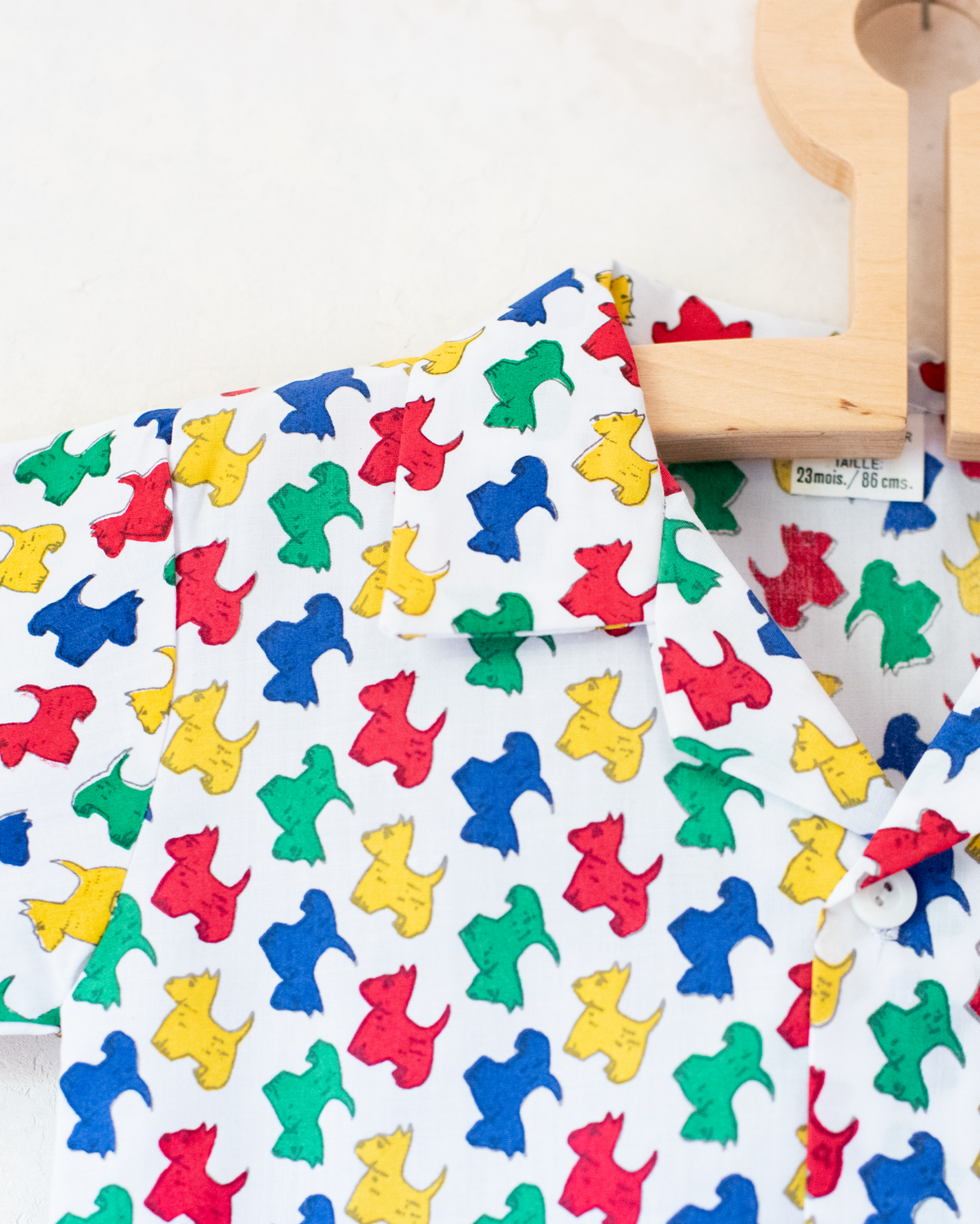 White button-down shirt with colorful schnauzers | French deadstock | 18-24 months
