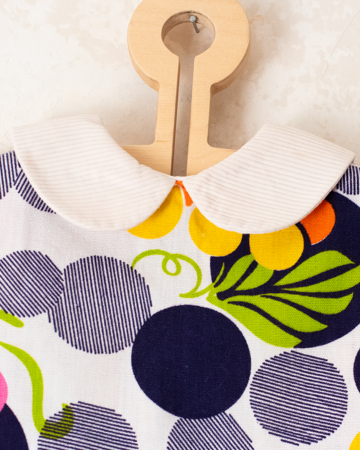 Colorful seventies dress with grapes | 12-18 months