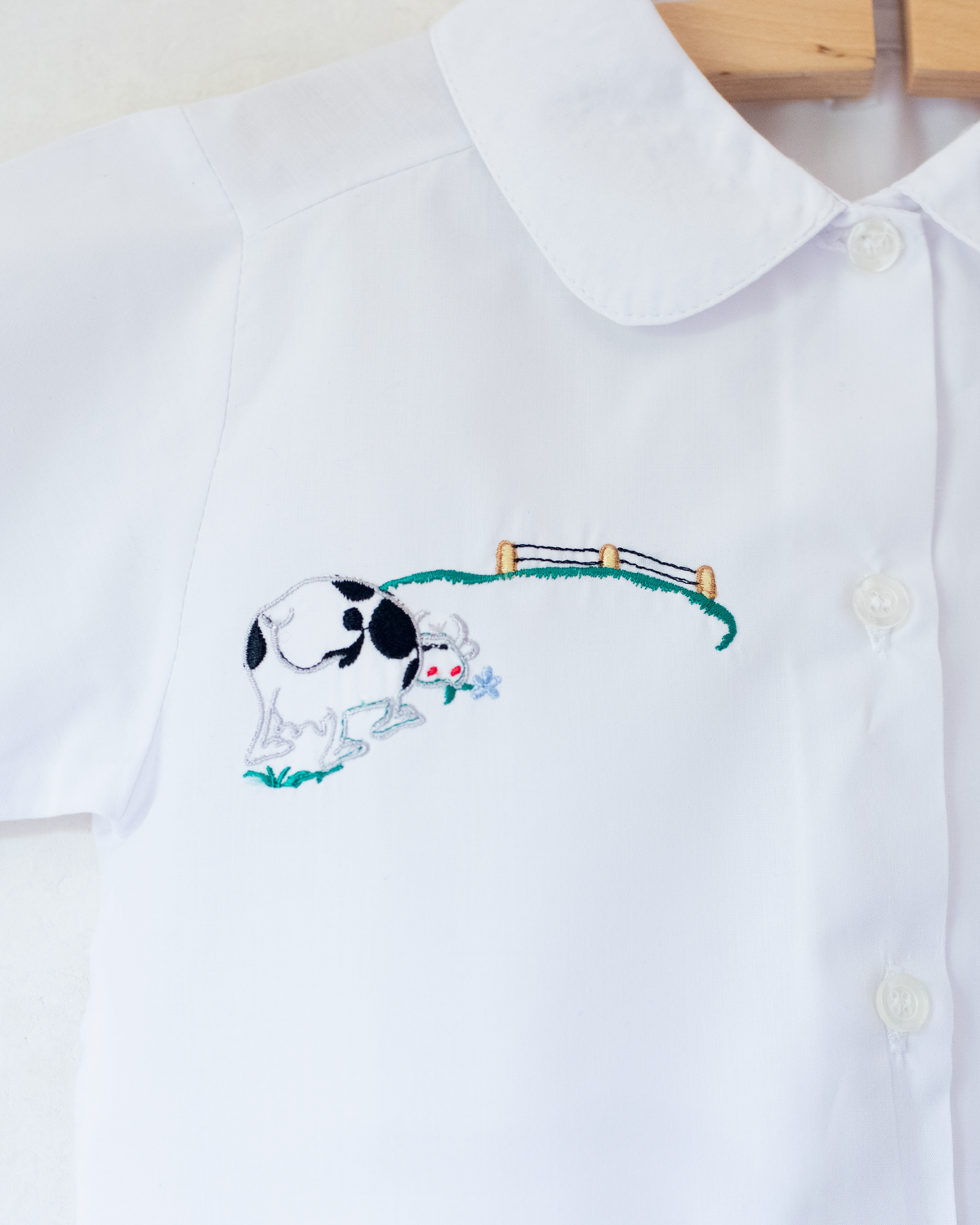 White button-down shirt with cow and goose embroidery and flowers | 5-6 years