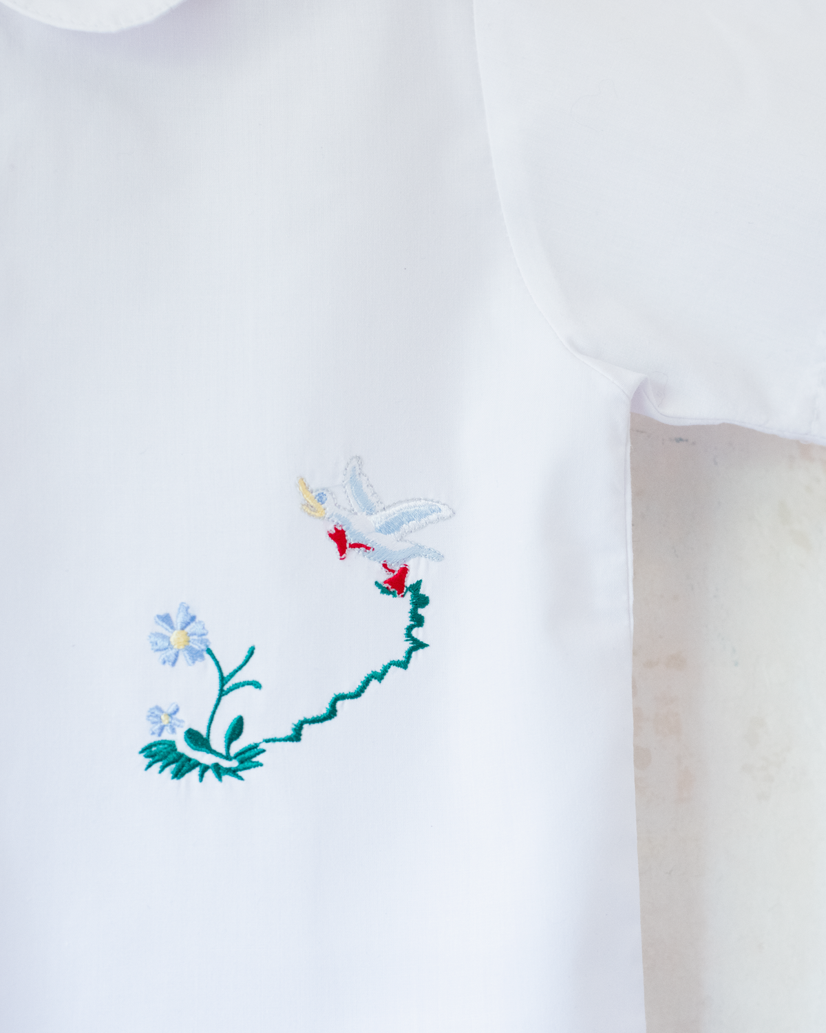White button-down shirt with cow and goose embroidery and flowers | 5-6 years