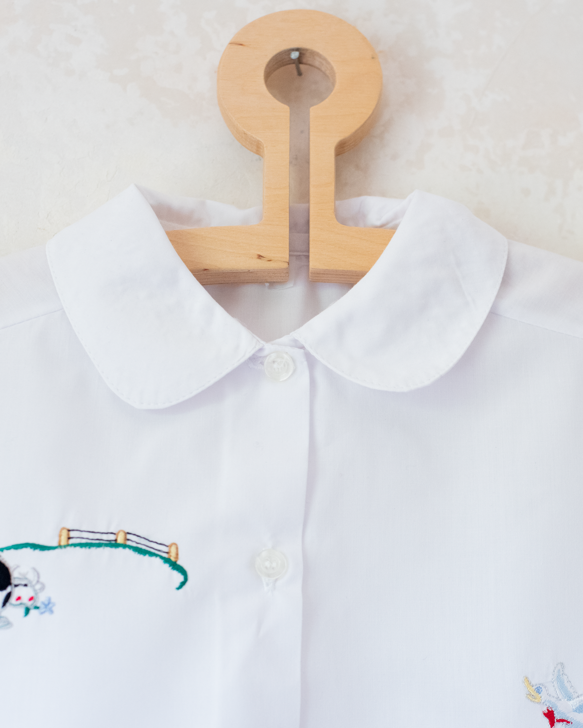 White button-down shirt with cow and goose embroidery and flowers | 5-6 years