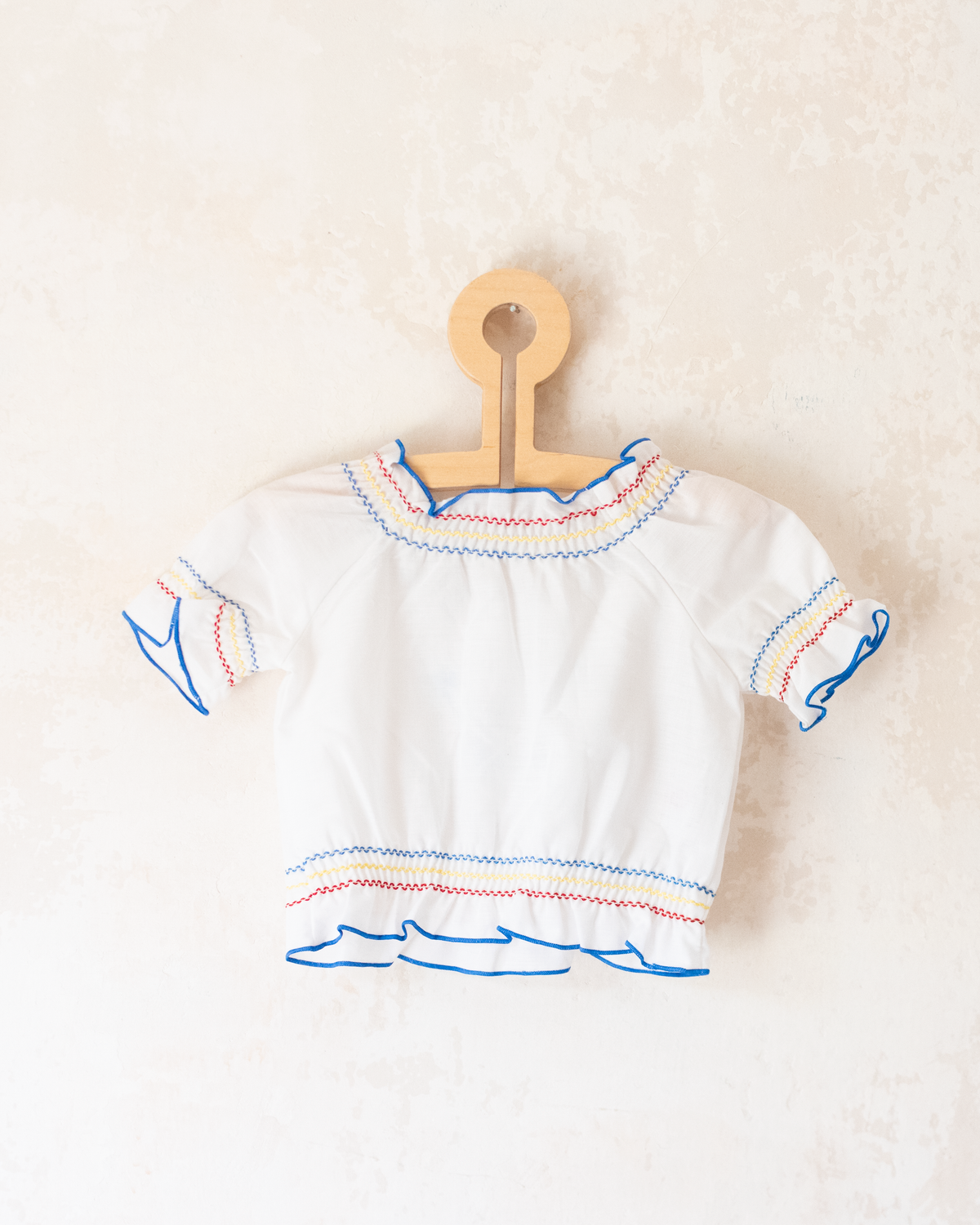 White crop top with embroidery and flowers | 2-3 years