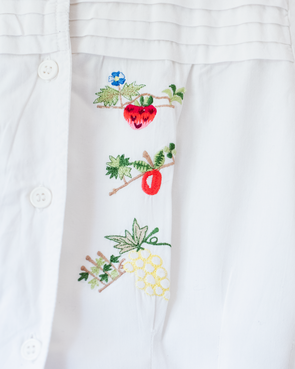 White shirt with fruit embroidery | 4-5 years