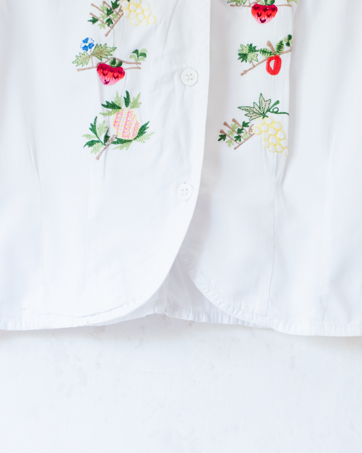 White shirt with fruit embroidery | 4-5 years