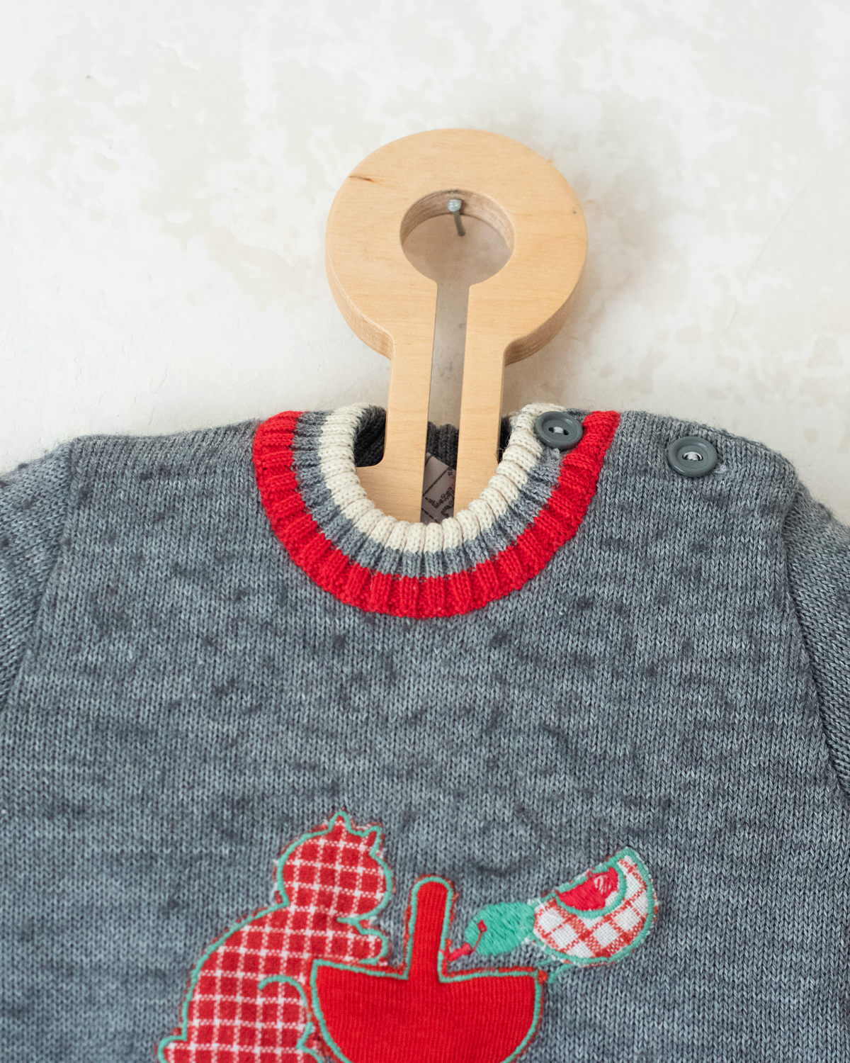 Gray knit with cat embroidery and stripes | 6-9 months