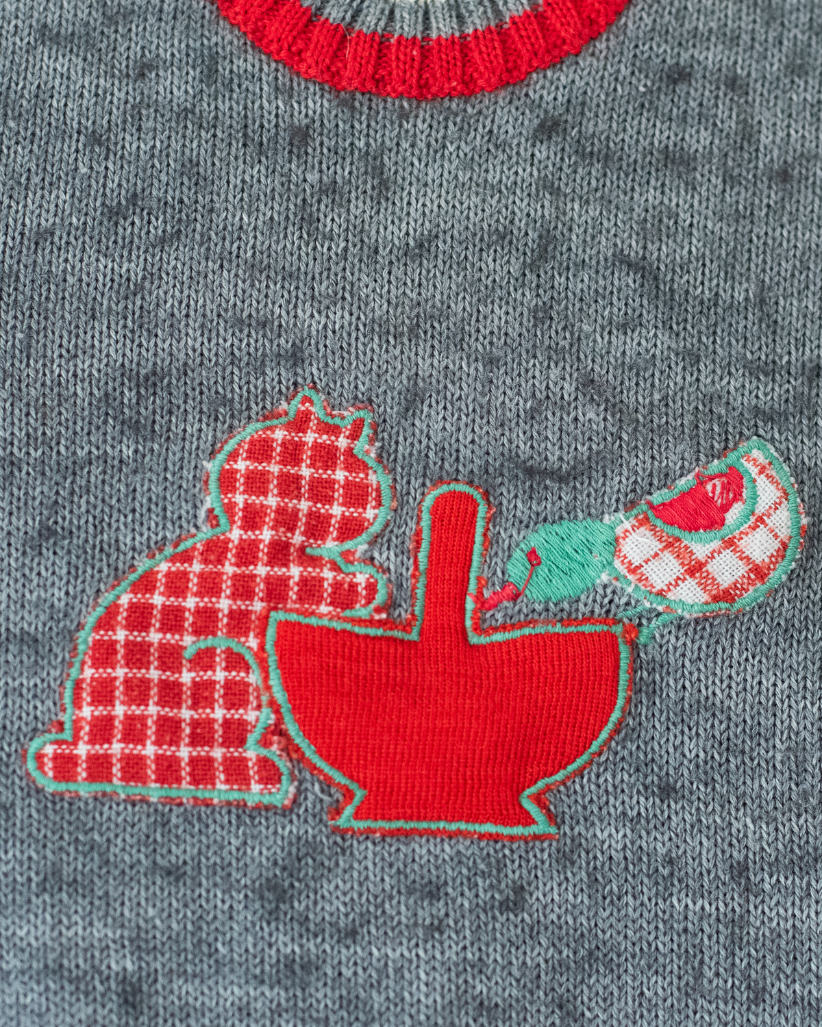 Gray knit with cat embroidery and stripes | 6-9 months