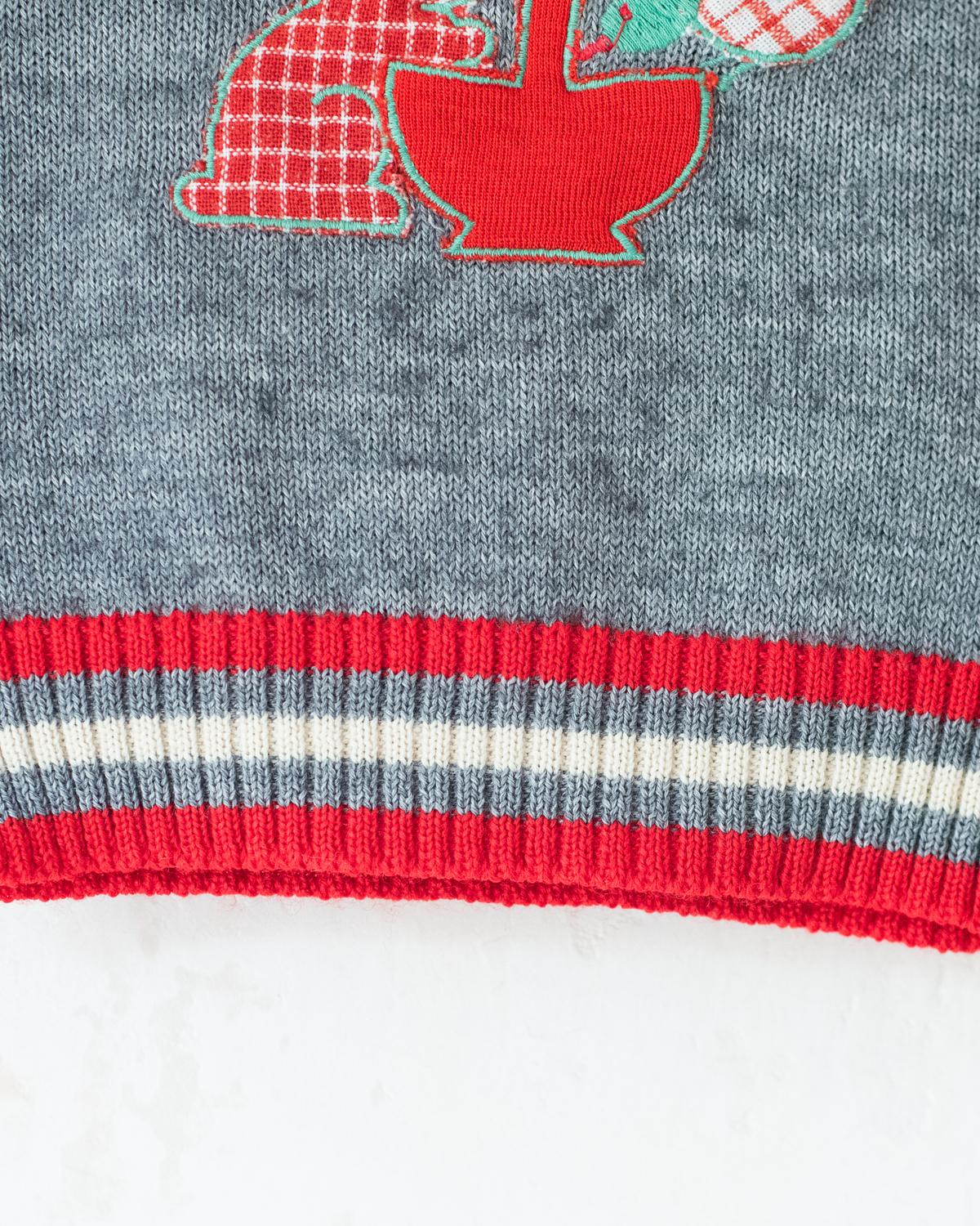 Gray knit with cat embroidery and stripes | 6-9 months