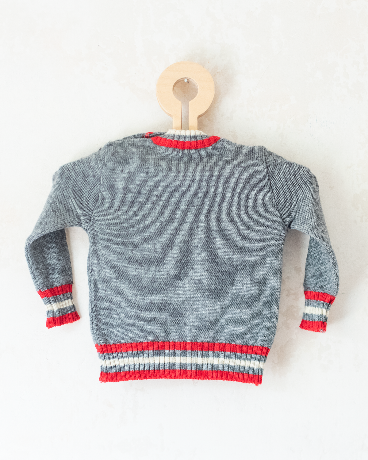 Gray knit with cat embroidery and stripes | 6-9 months
