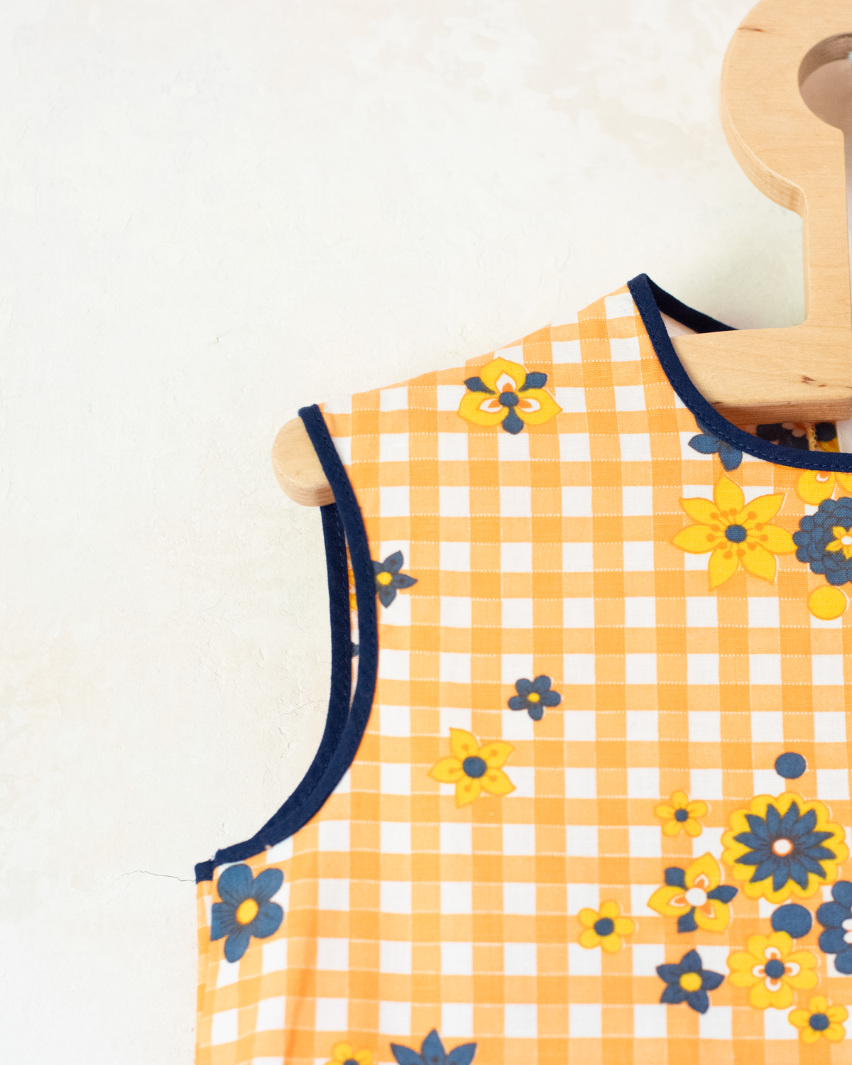 Checked dress with flowers | French deadstock from the seventies | 3-4 years
