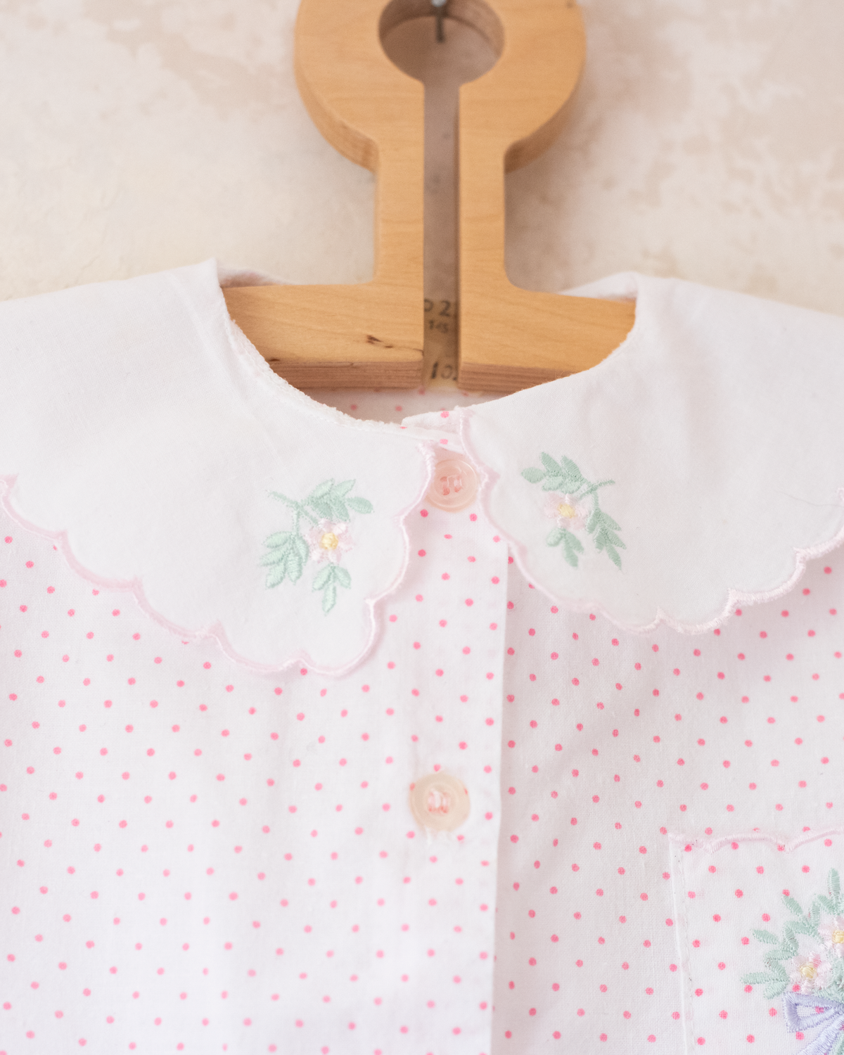 White polka dot shirt with floral embroidery | 3-4 years