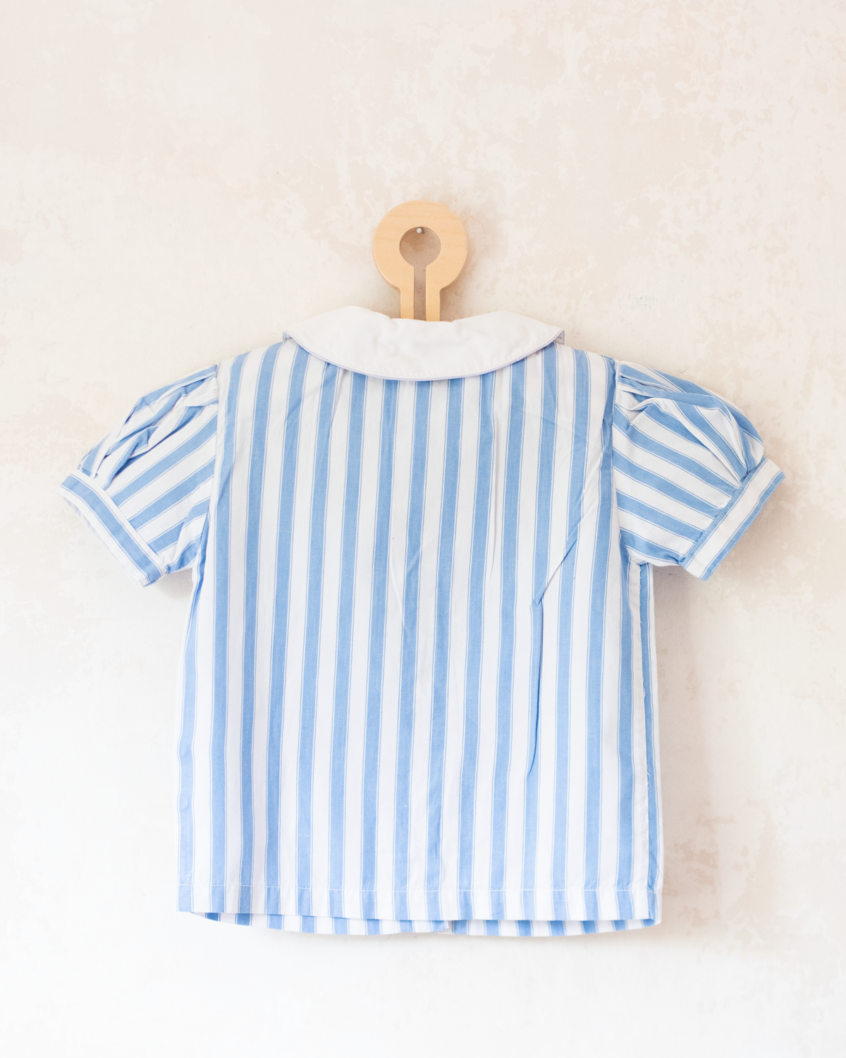 Light blue and white striped shirt with shoulder pads | 4-5 years