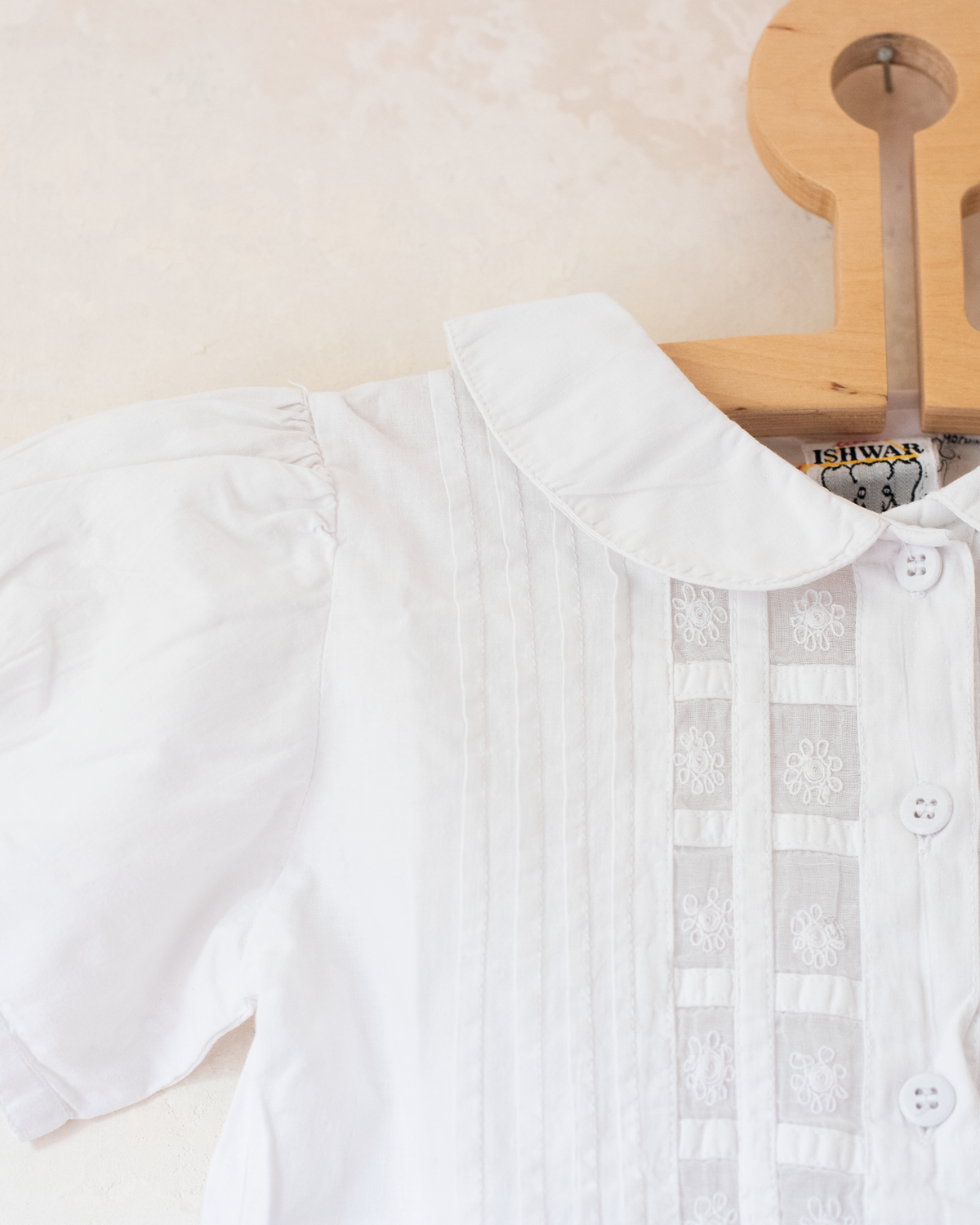 White shirt with lace and bow tie | 4-5 years