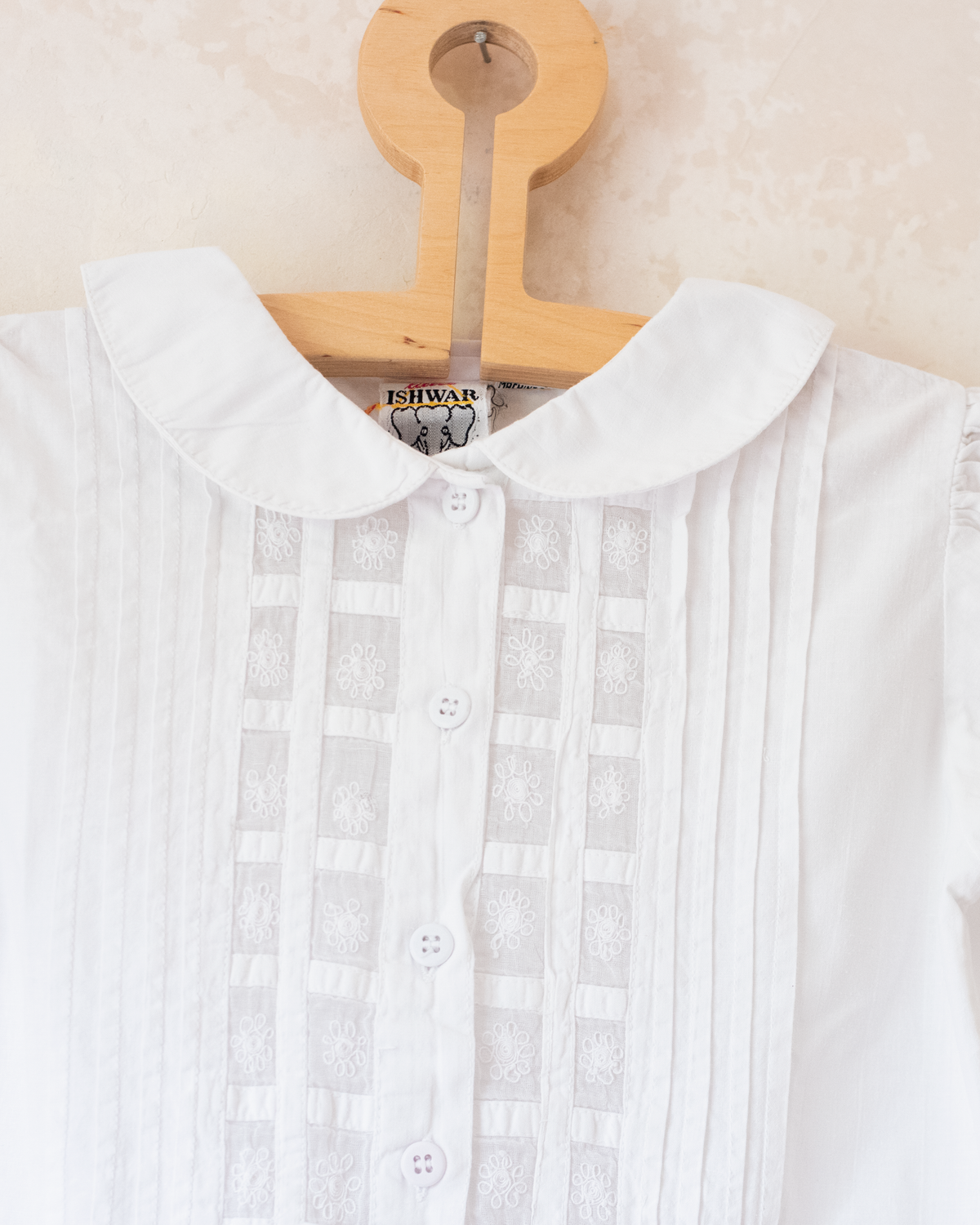 White shirt with lace and bow tie | 4-5 years