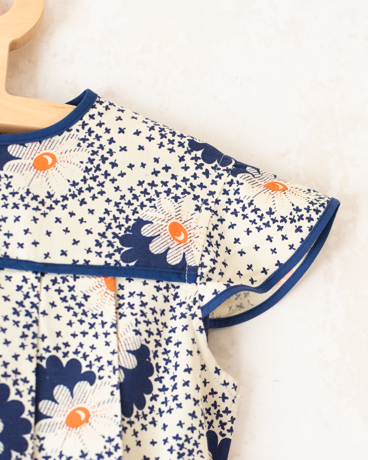 Floral pleated dress | French deadstock from the 70s | Ages 9-10