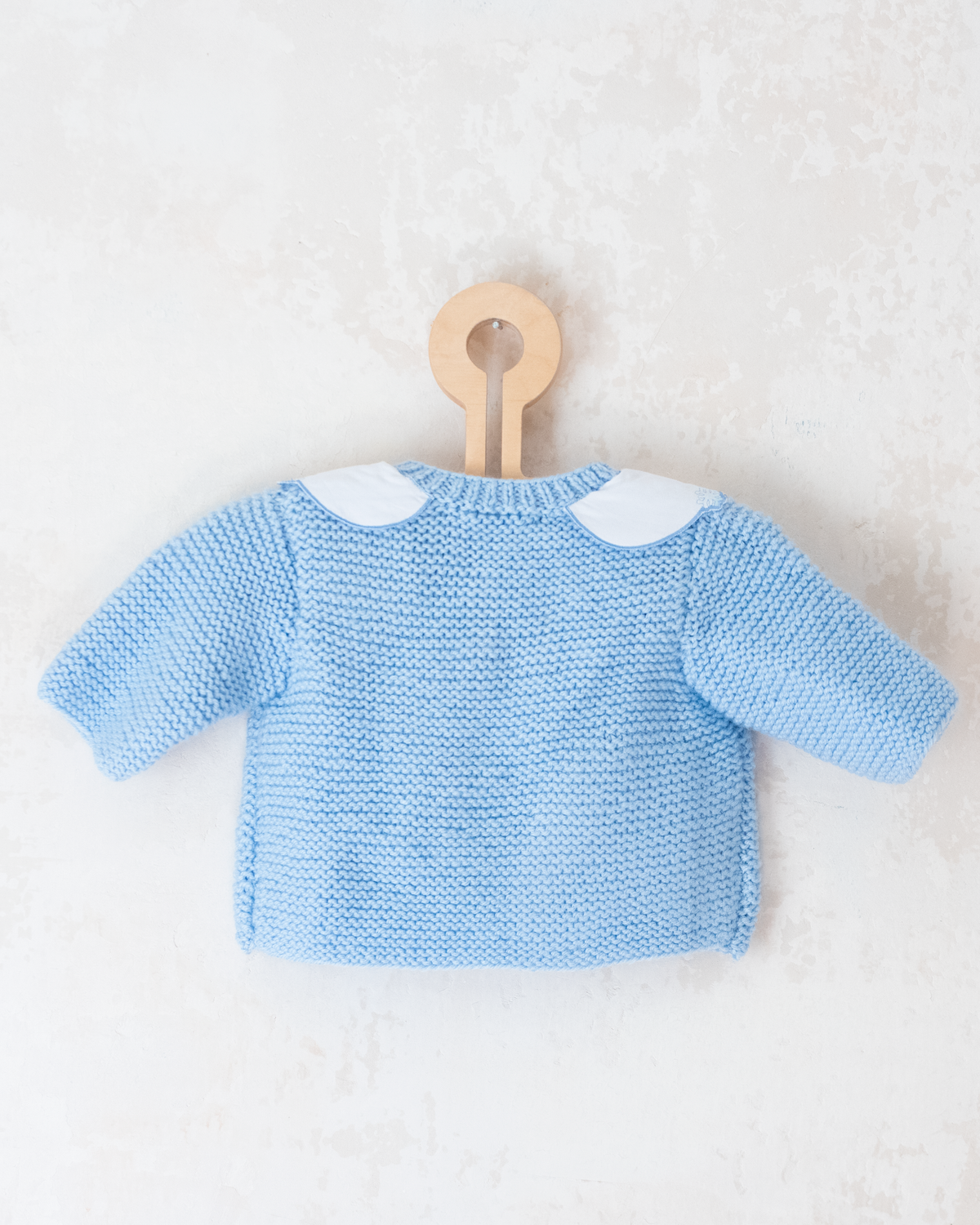 Light blue knit with collar and embroidered rabbits | 3-6 months 