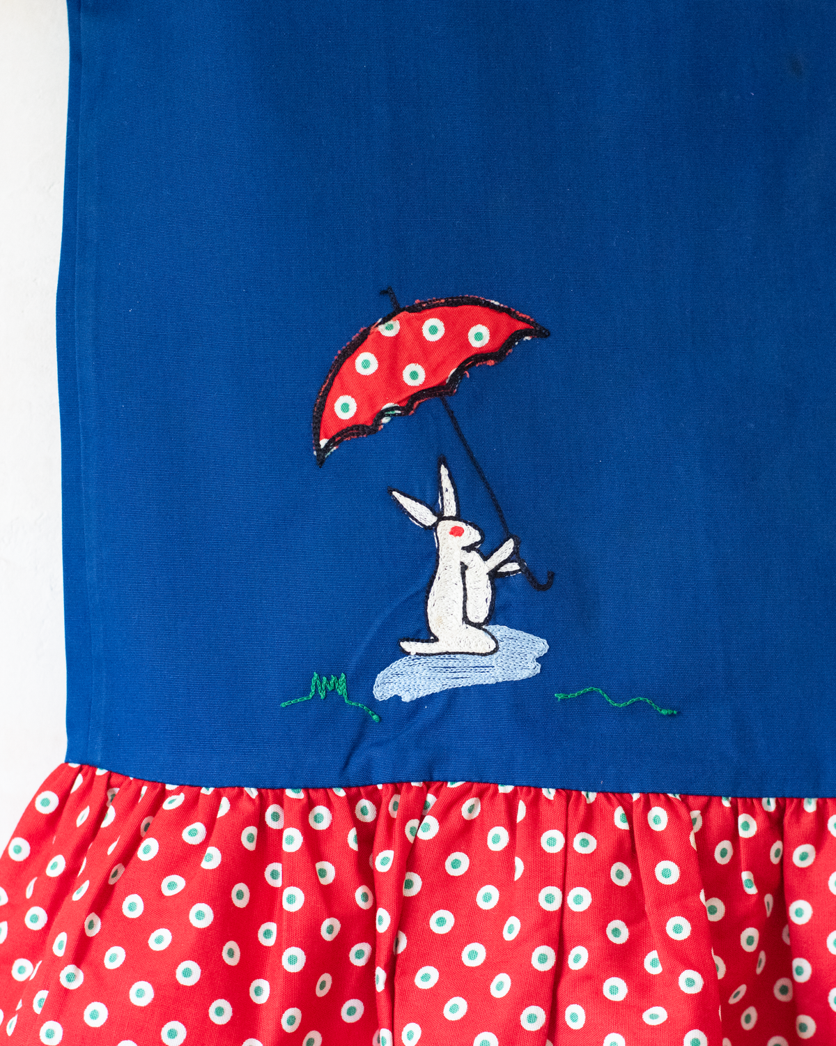 Blue and red dress with dots and embroidered rabbit | French deadstock from the 1960s | 18-24 months