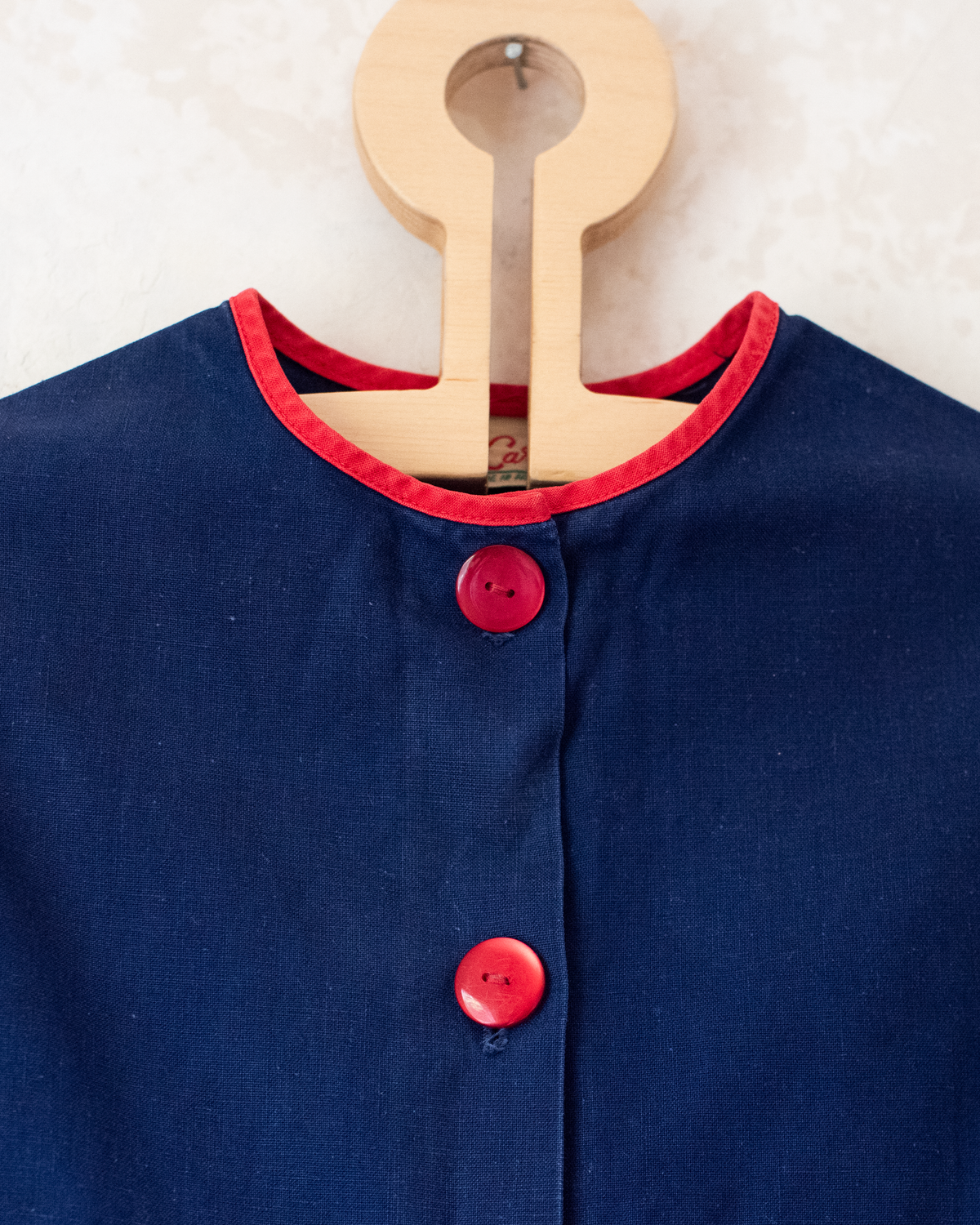 Blue dress with woman embroidery and red hat and plaid | 18-24 months