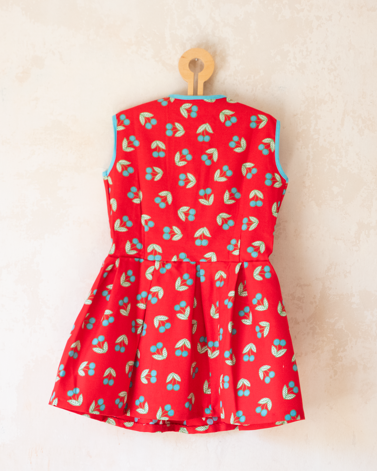 Red dress with cherries | French deadstock from the seventies | 6-7 years