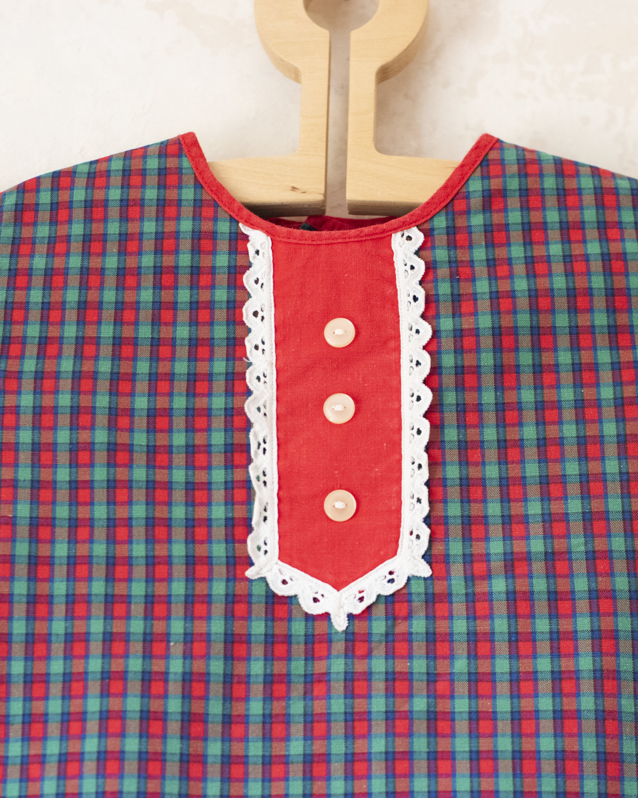 גופיה משובצת עם תחרה לבנה | 2-3 שנים